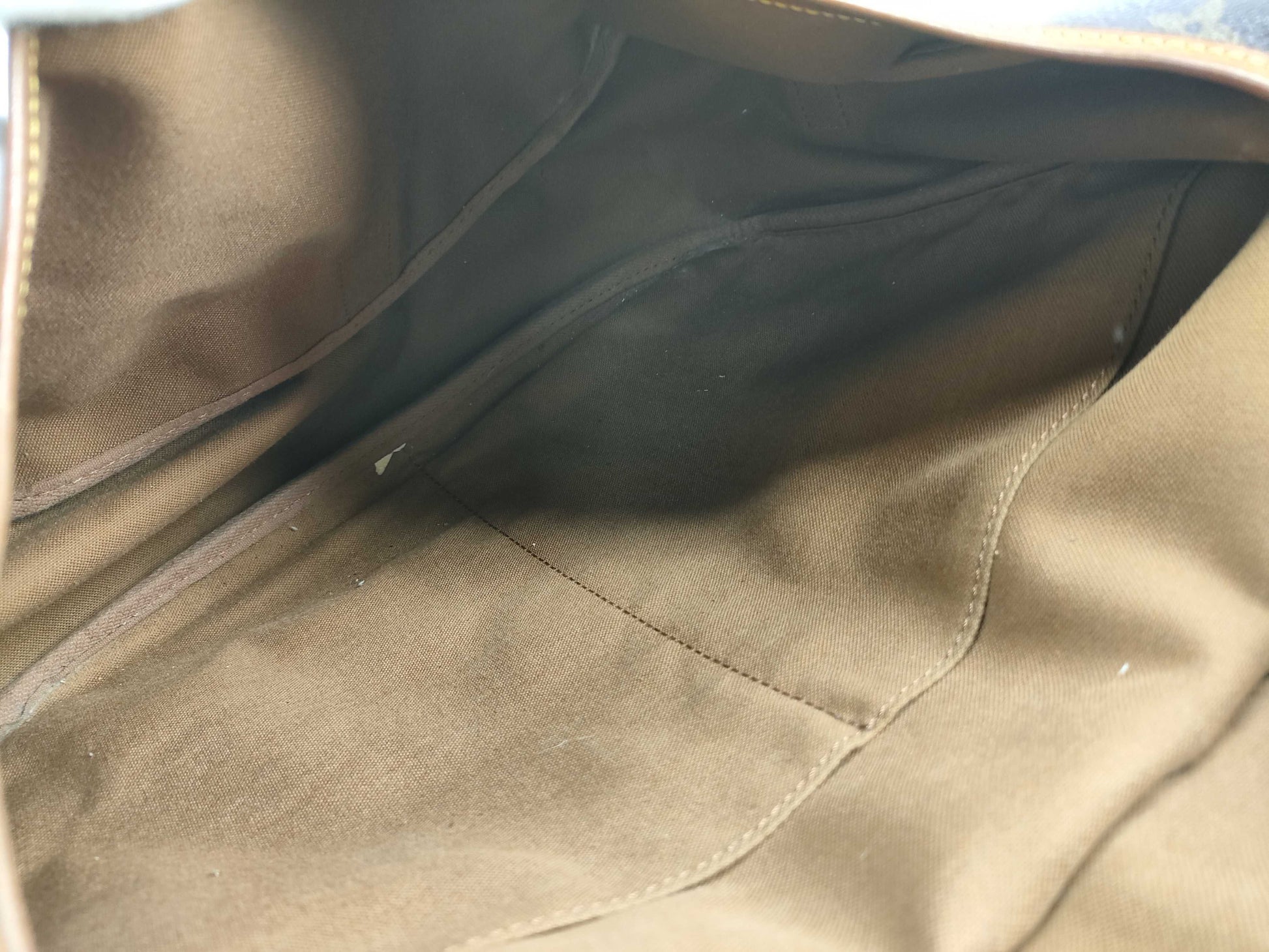 LOUIS VUITTON RFID Unverified AR0942 Monogram Louis Vuitton Saumur Shoulder Bag