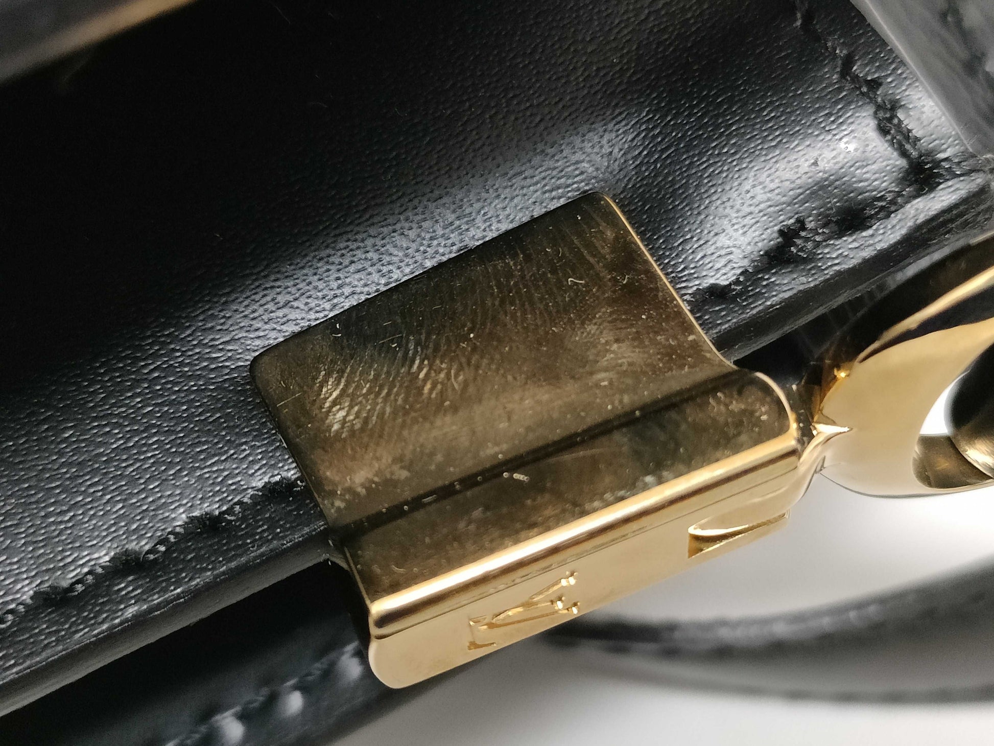 LOUIS VUITTON RFID Unverifiable Epi Capuchin Monogram Handbag