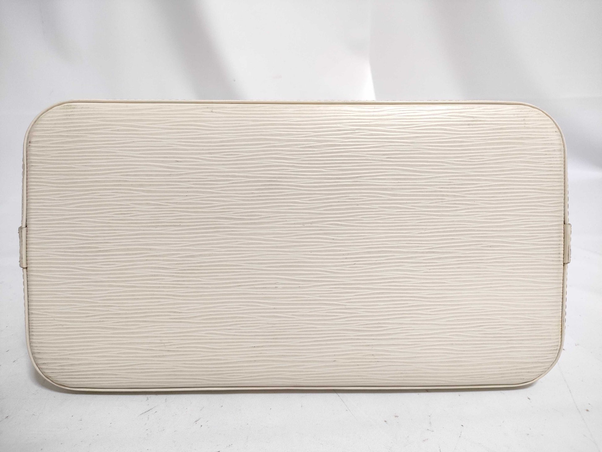 LOUIS VUITTON Epi Louis Vuitton Epi Alma Handbag