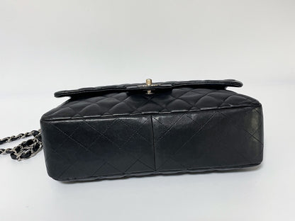 CHANEL Deca Matelasse 30 Lambskin Silver Hardware Seal Shoulder Bag