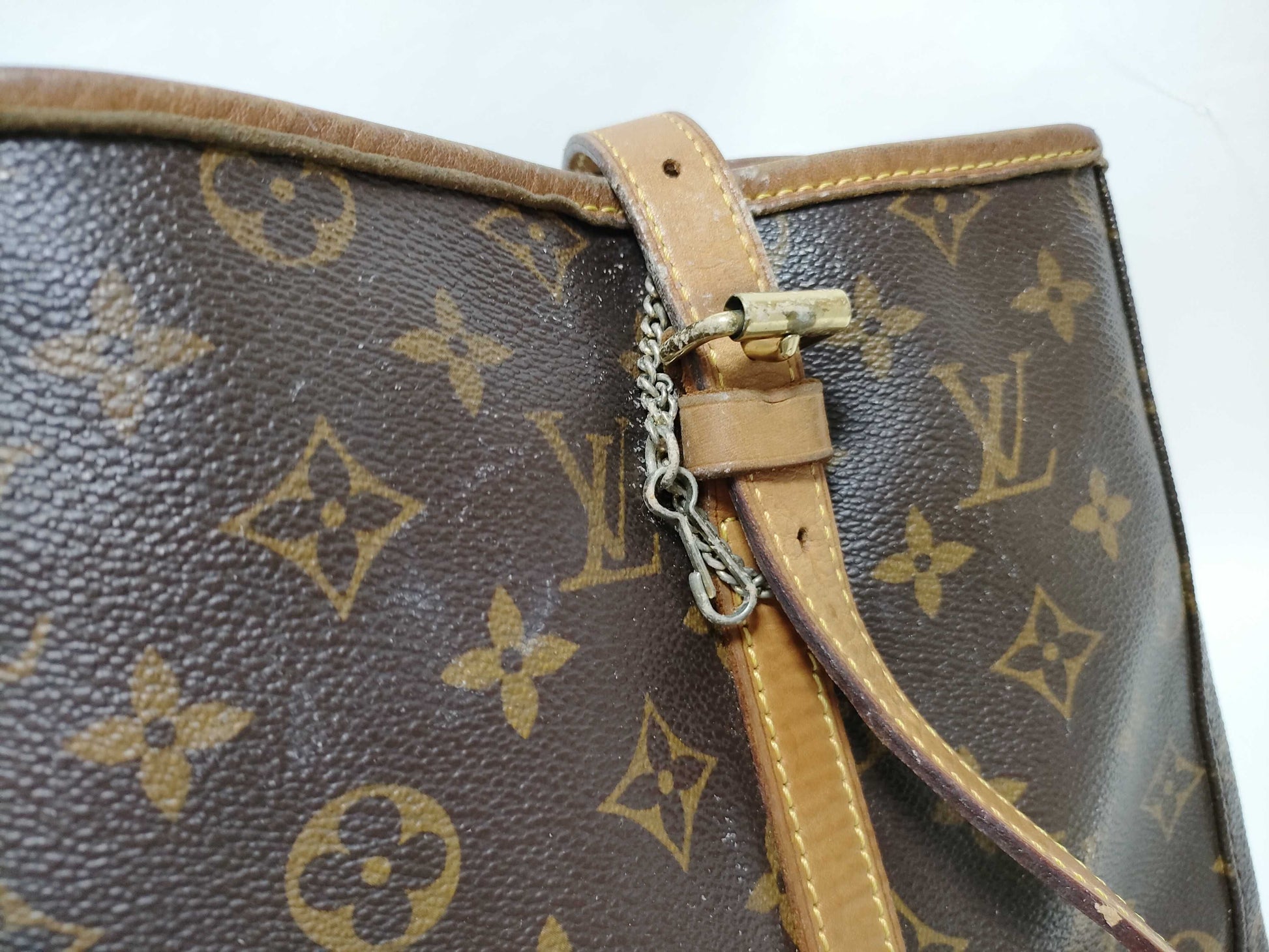 LOUIS VUITTON RFID Unverifiable Monogram LV Monogram Bucket Tote Bag
