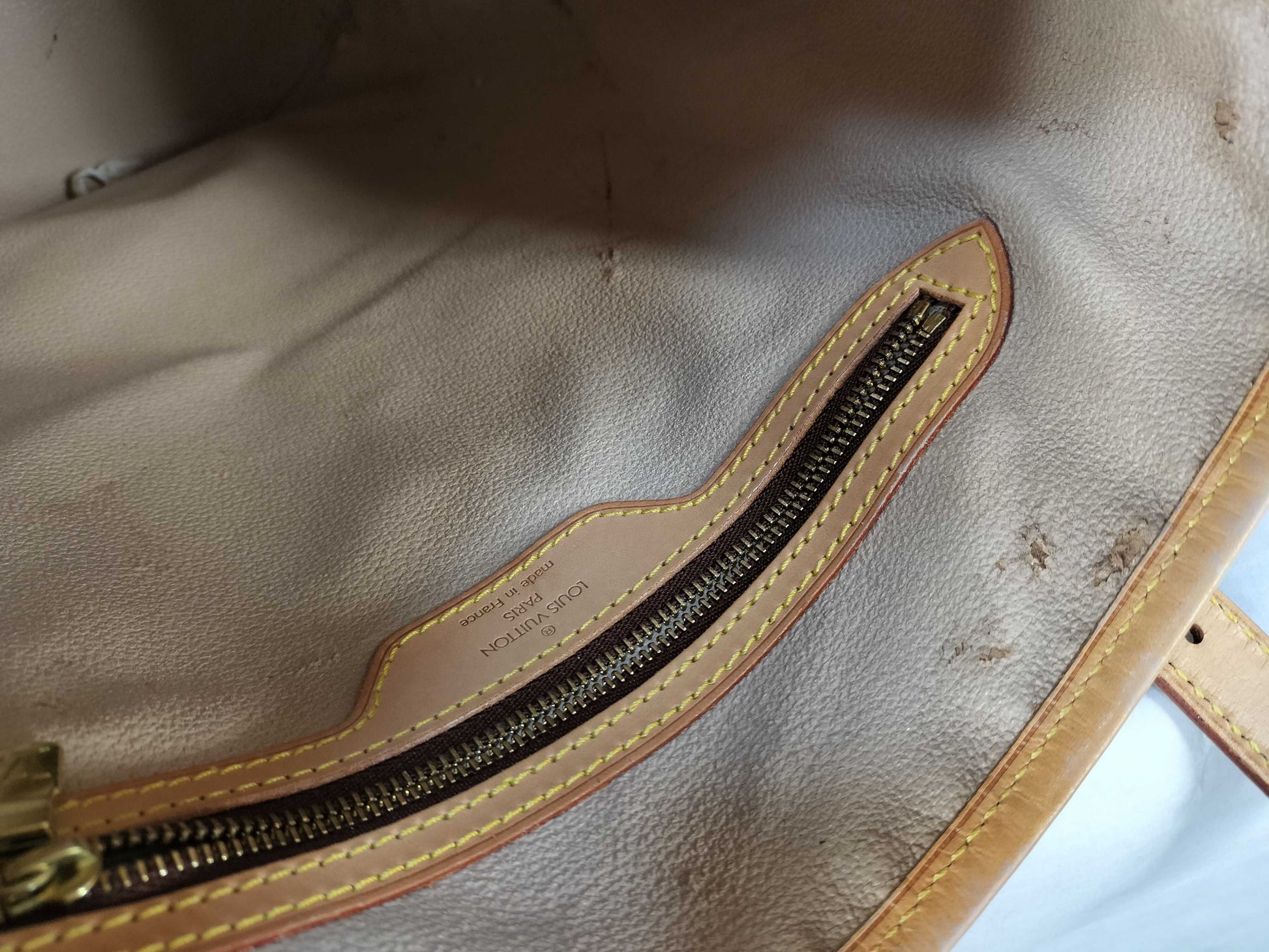 LOUIS VUITTON AR1927 Monogram LV Mono Bucket GM Handbag with Pouch AR1927