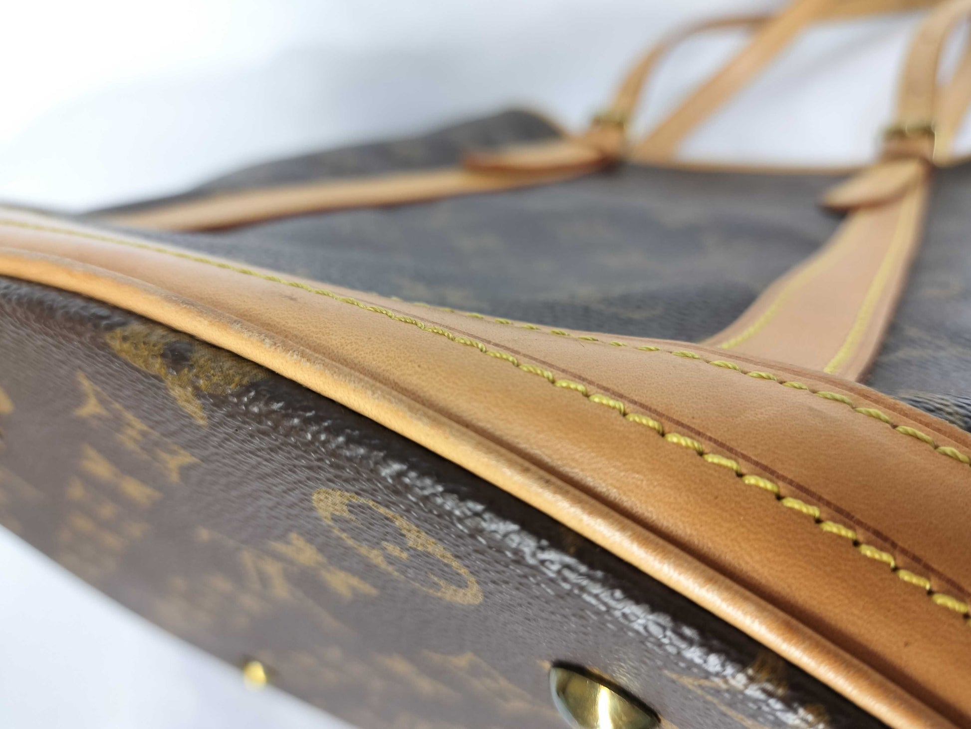 LOUIS VUITTON AR1927 Monogram LV Mono Bucket GM Handbag with Pouch AR1927