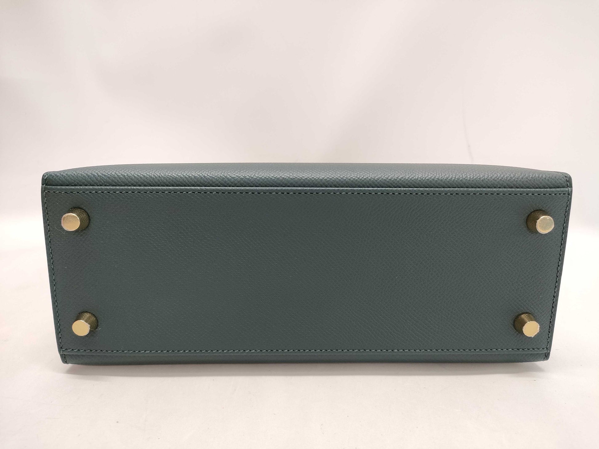 HERMES Kelly 25 Personal Order Vert Chypre/Nata Handbag with Matte Gold Hardware and GP W Stamp
