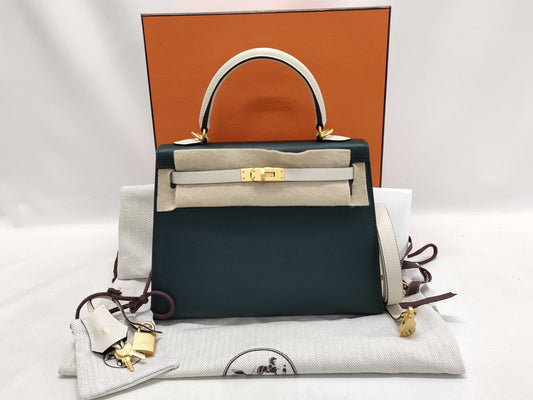 HERMES Kelly 25 Personal Order Vert Chypre/Nata Handbag with Matte Gold Hardware and GP W Stamp