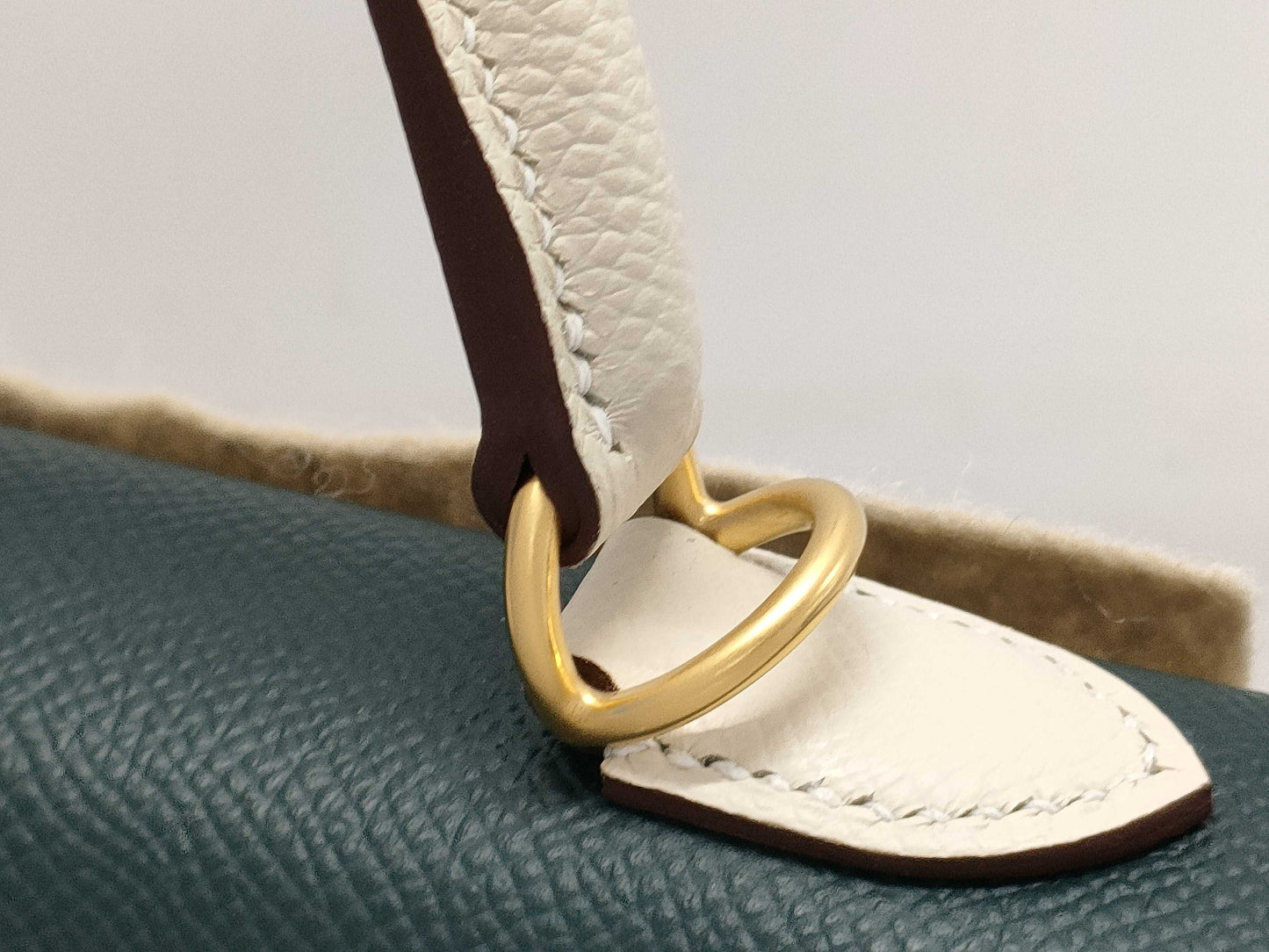 HERMES Kelly 25 Personal Order Vert Chypre/Nata Handbag with Matte Gold Hardware and GP W Stamp
