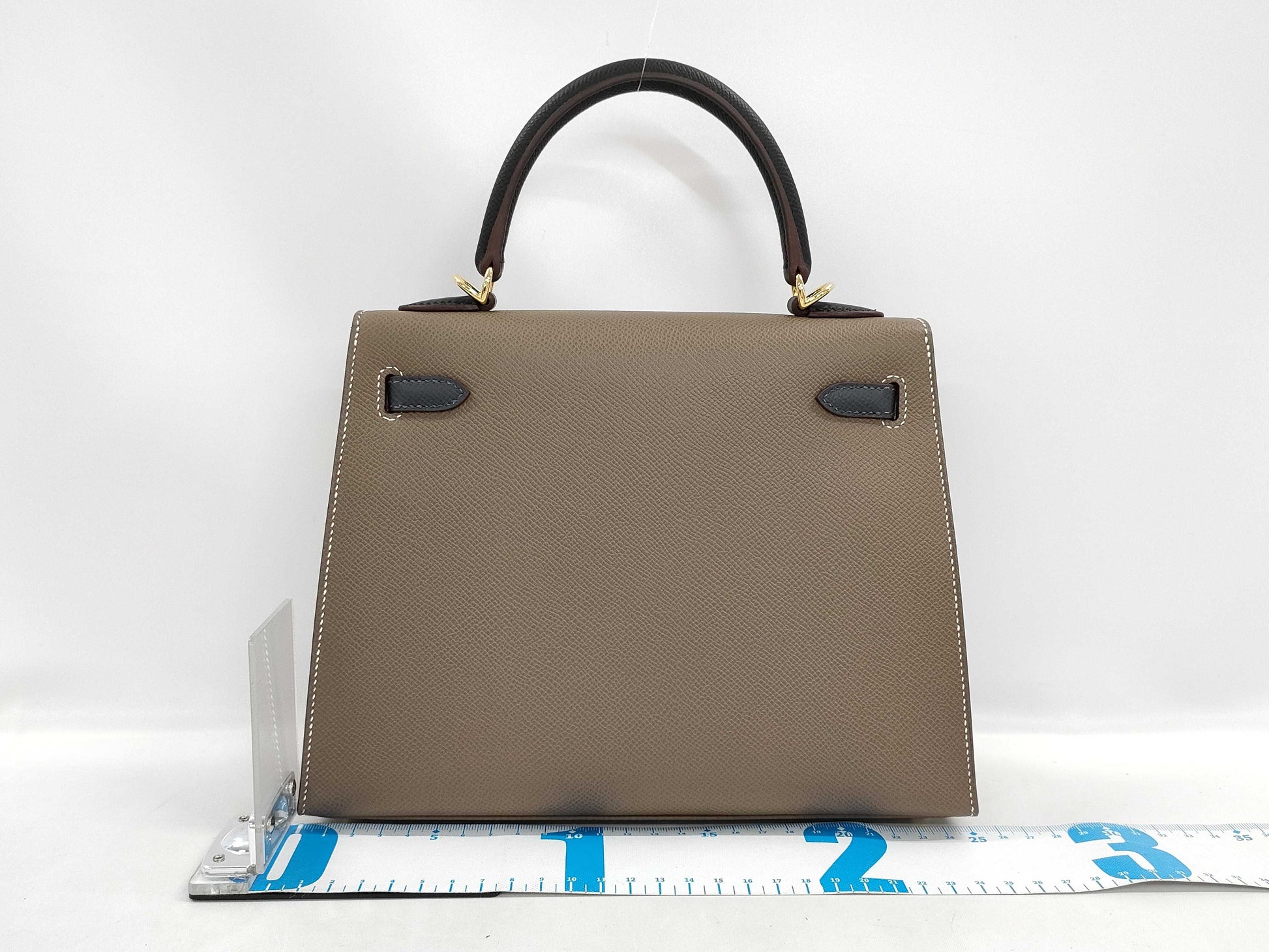 HERMES Kelly 25 Tricolore Epsom Etoupe/Black/Ardoise Gold Hardware GP W Stamp Handbag