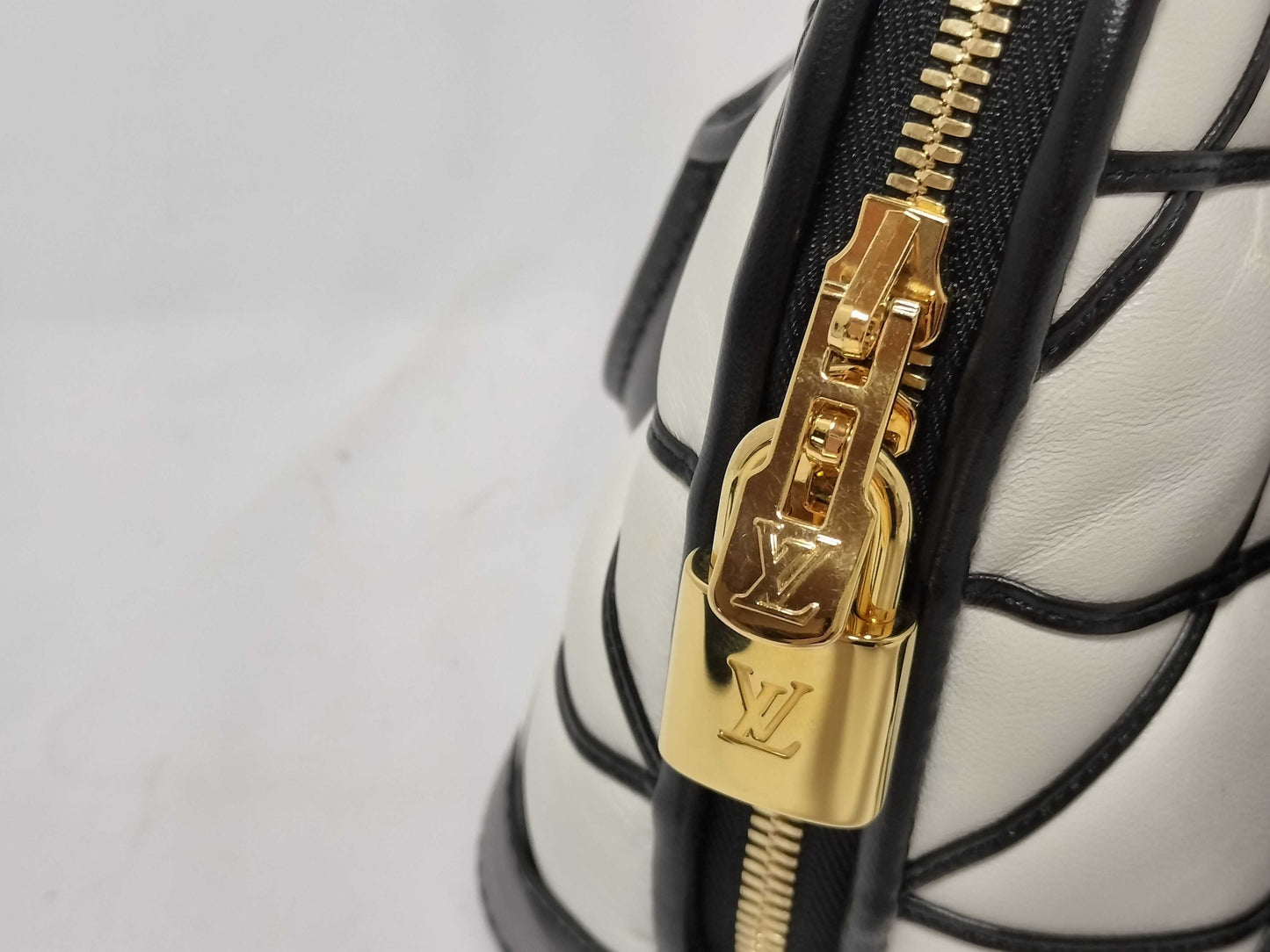 LOUIS VUITTON VUITTON handbag