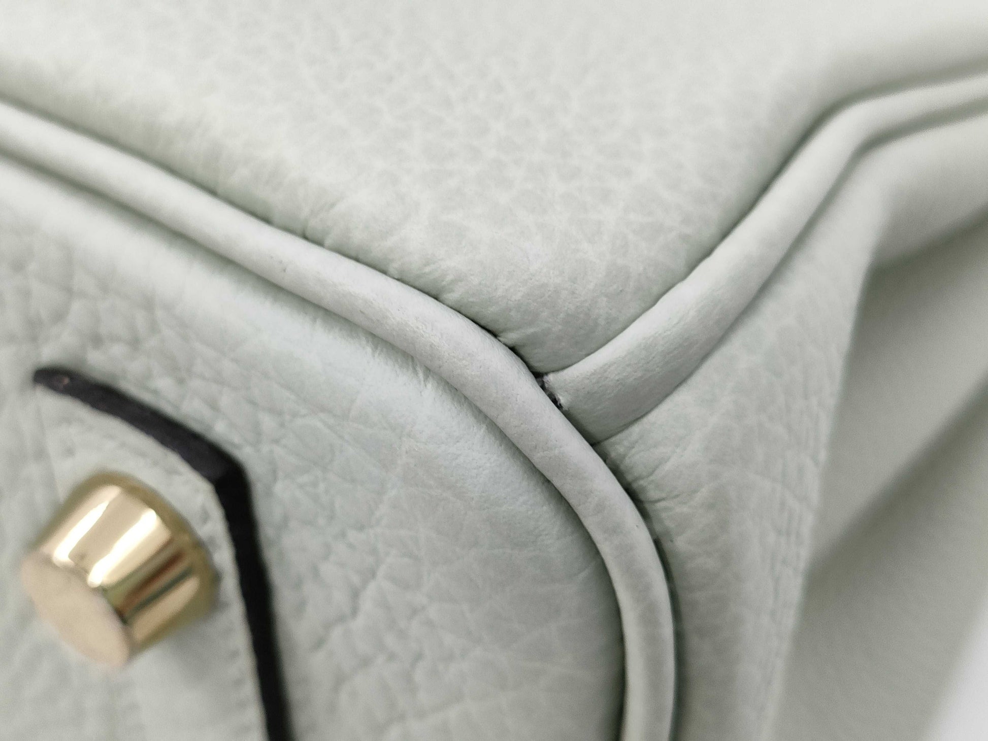 HERMES Birkin 25 Togo Ivory Beige Handbag with Gold Hardware, B Stamp, and Protective Sticker