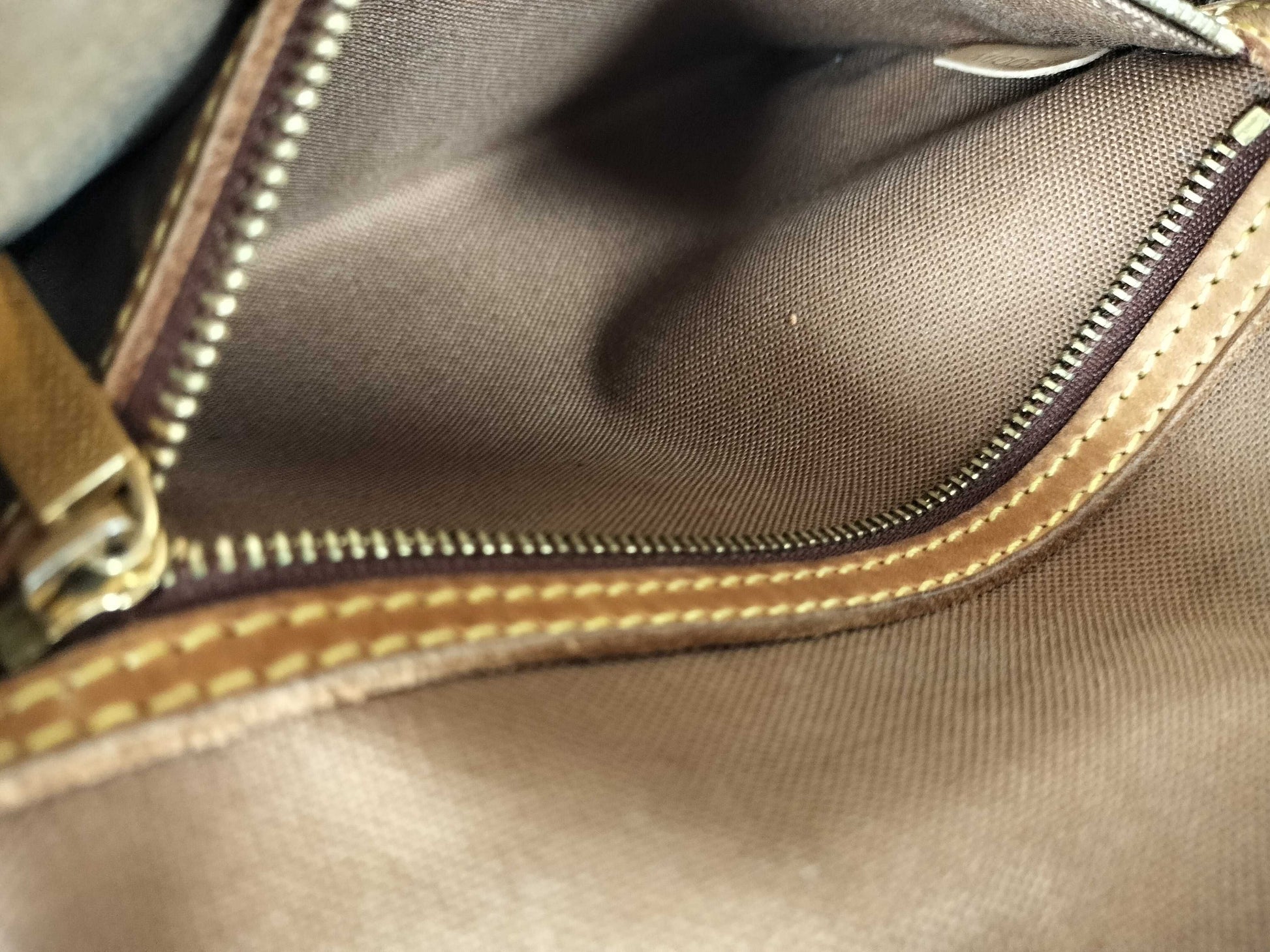 LOUIS VUITTON MI0063 Monogram Louis Vuitton Mini Looping Handbag