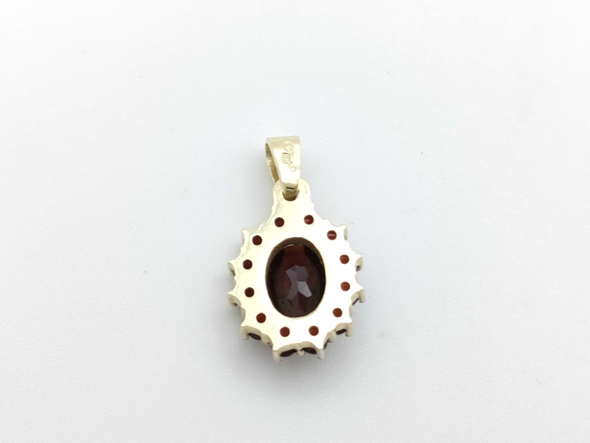 Garnet 585 2.1g Pendant Top 