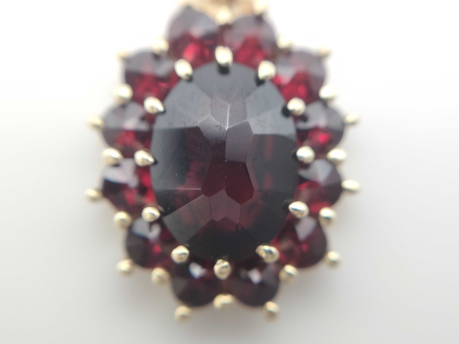 Garnet 585 2.1g Pendant Top 