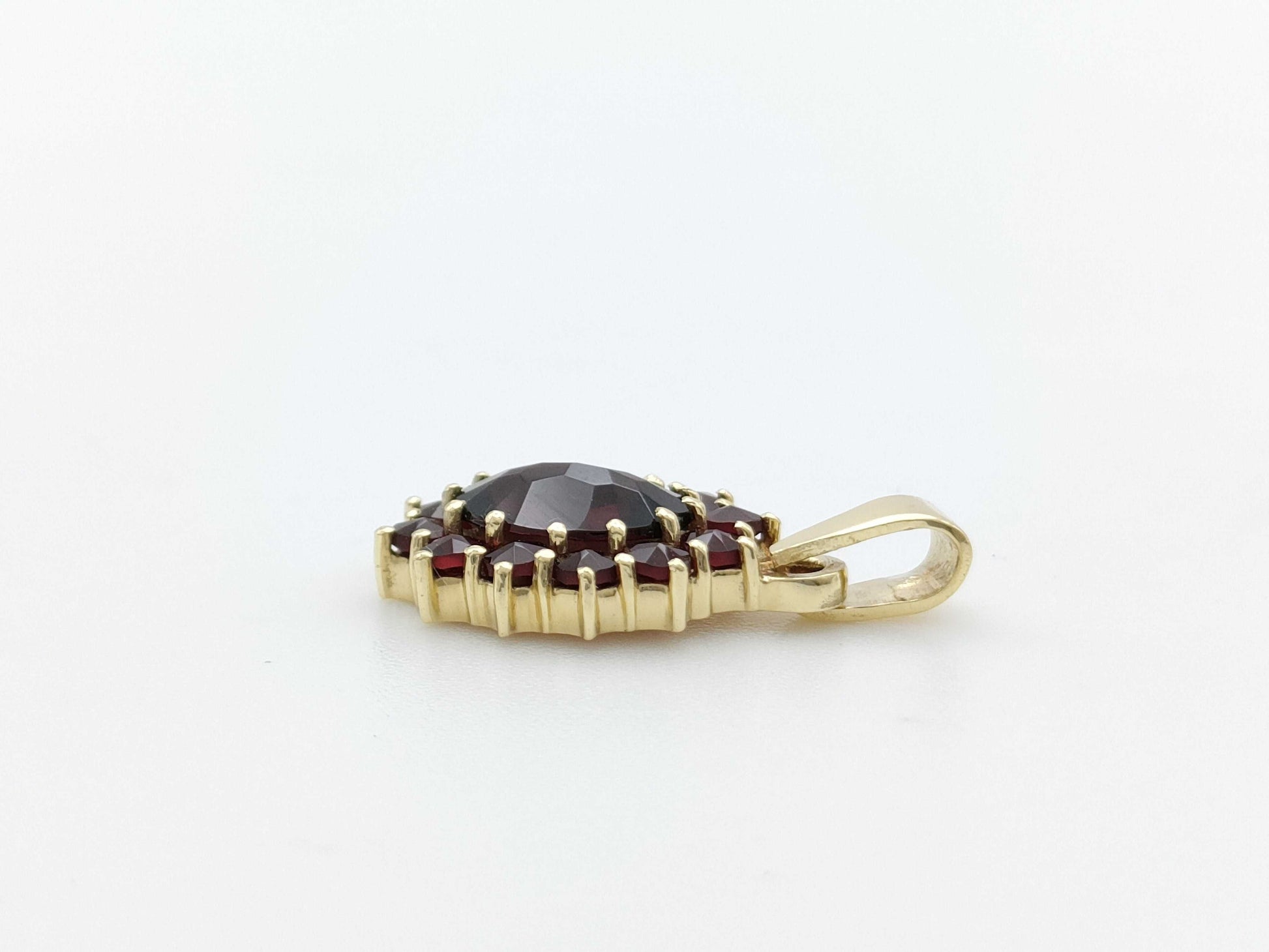 Garnet 585 2.1g Pendant Top 