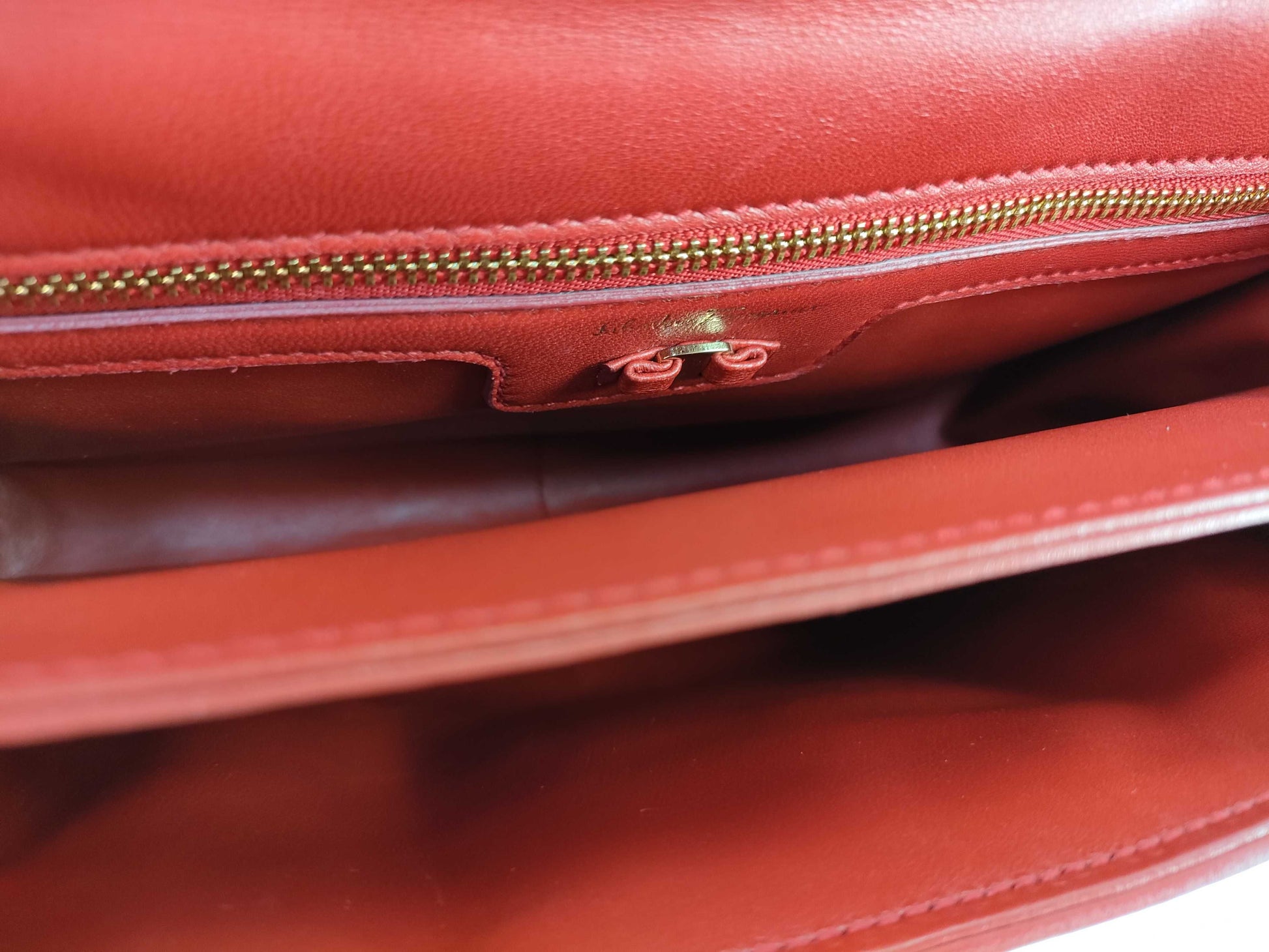 Salvatore Ferragamo Vara Vara Ribbon Chain Shoulder Bag