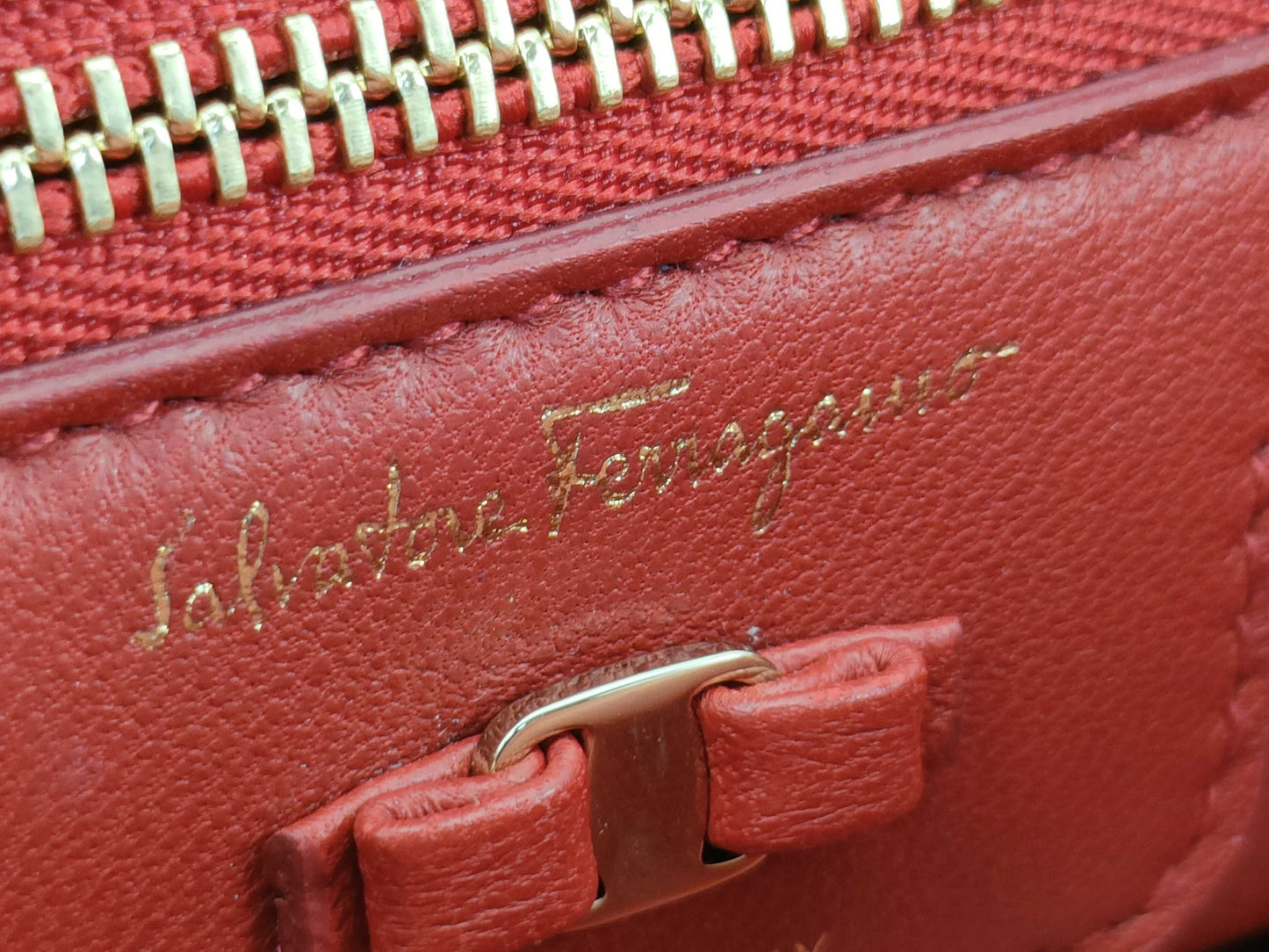 Salvatore Ferragamo Vara Vara Ribbon Chain Shoulder Bag