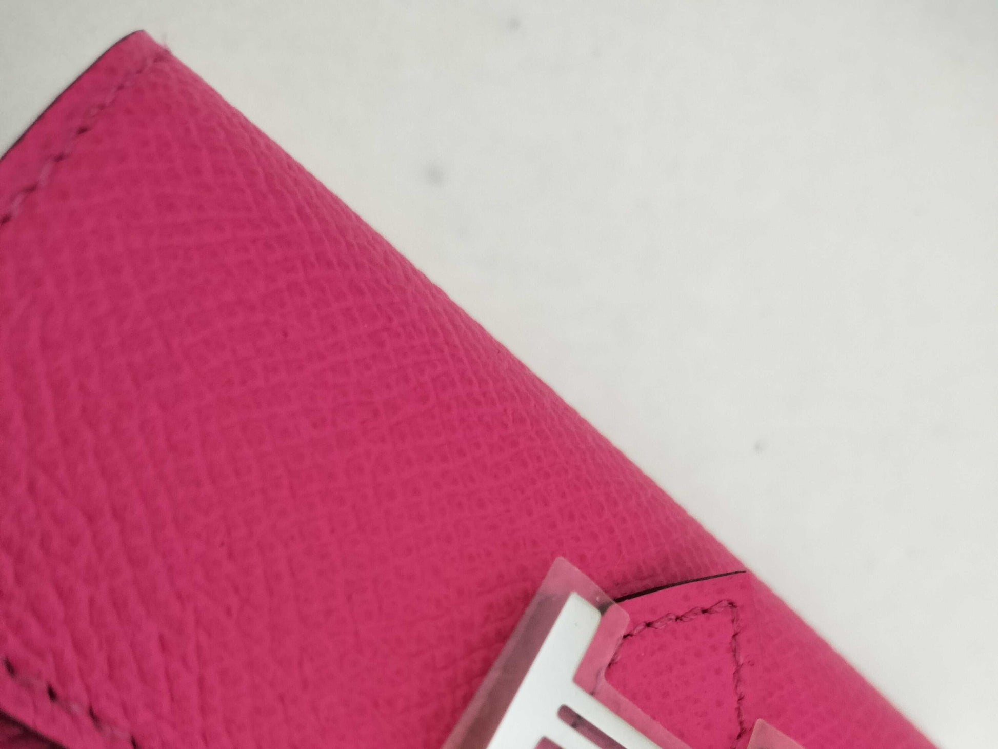 HERMES □Q engraved Bearn unused Bearn key case Veau apron Pink? Q key case key holder