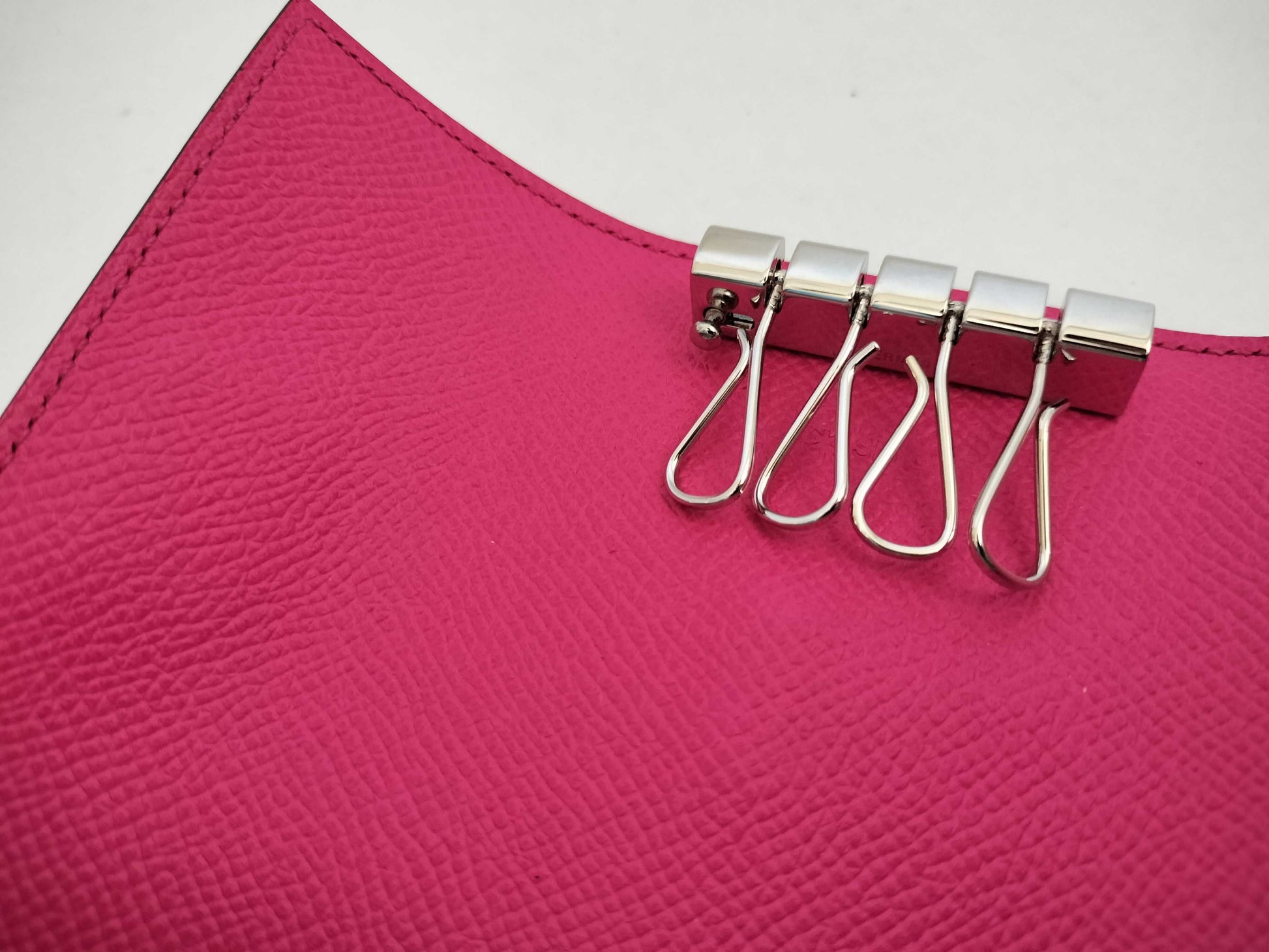 HERMES □Q engraved Bearn unused Bearn key case Veau apron Pink? Q key case key holder
