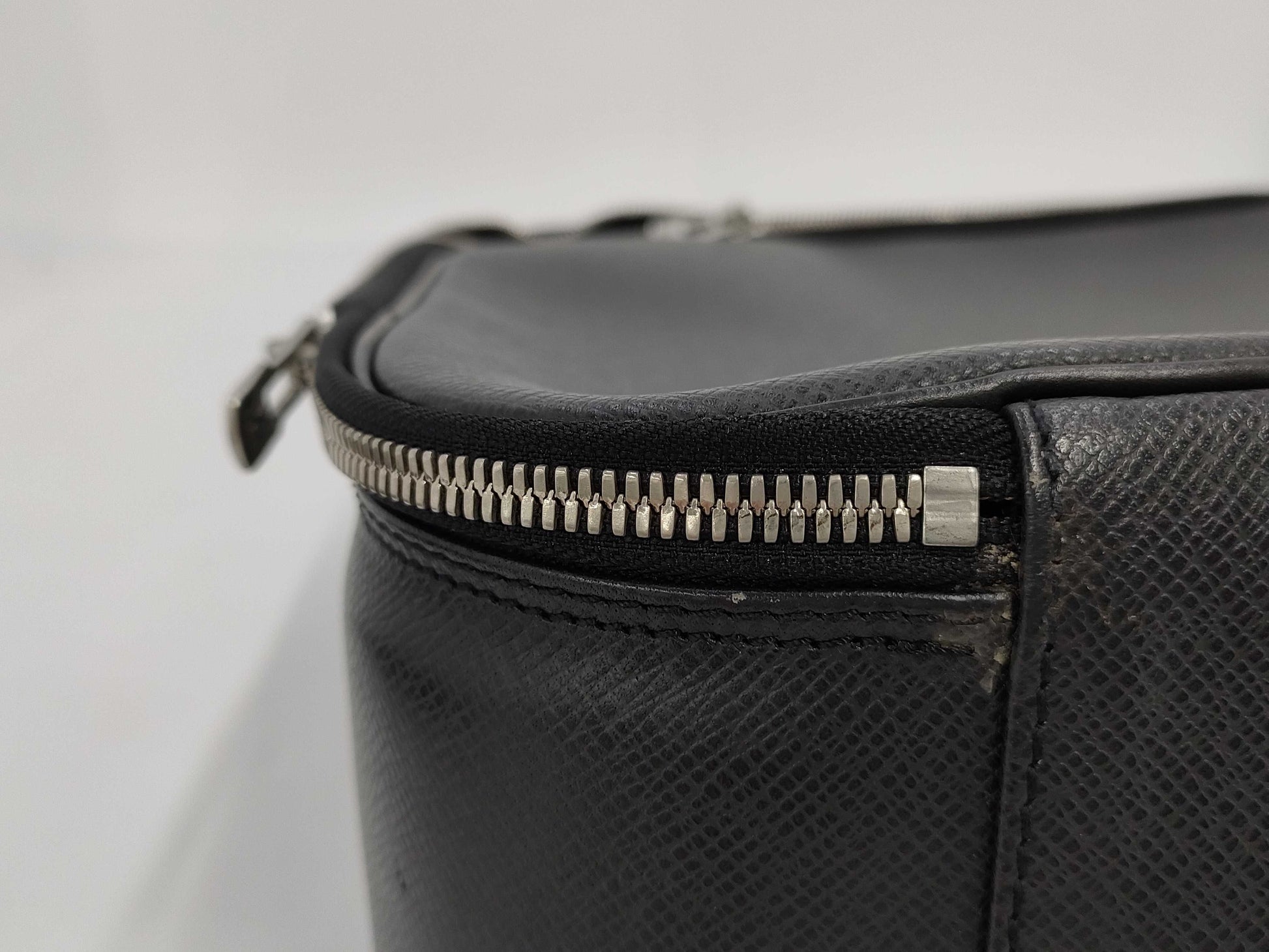 LOUIS VUITTON Taiga To Lovely Briefcase Bag