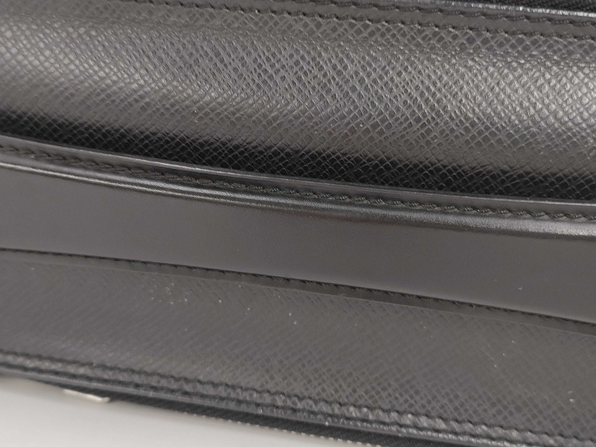 LOUIS VUITTON Taiga To Lovely Briefcase Bag