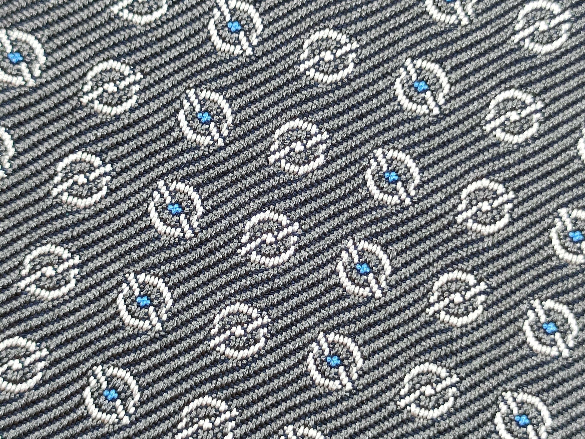 HERMES Larguez les Amarres tie. Accessories: box and other accessories.