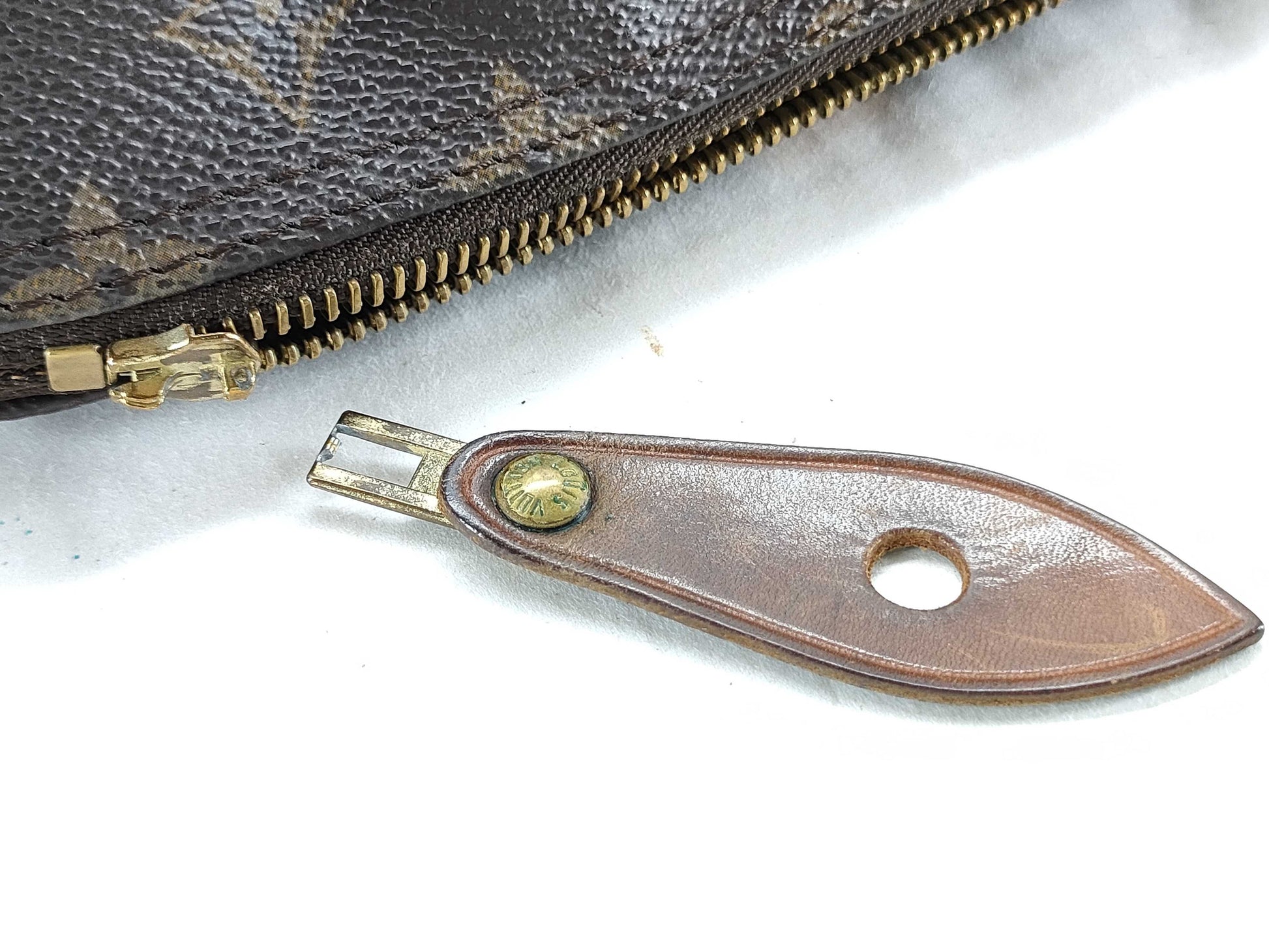 LOUIS VUITTON RFID verification failed. VI0961 Monogram Louis Vuitton Speedy 30 M41526. Accessories: Padlock Boston bag.