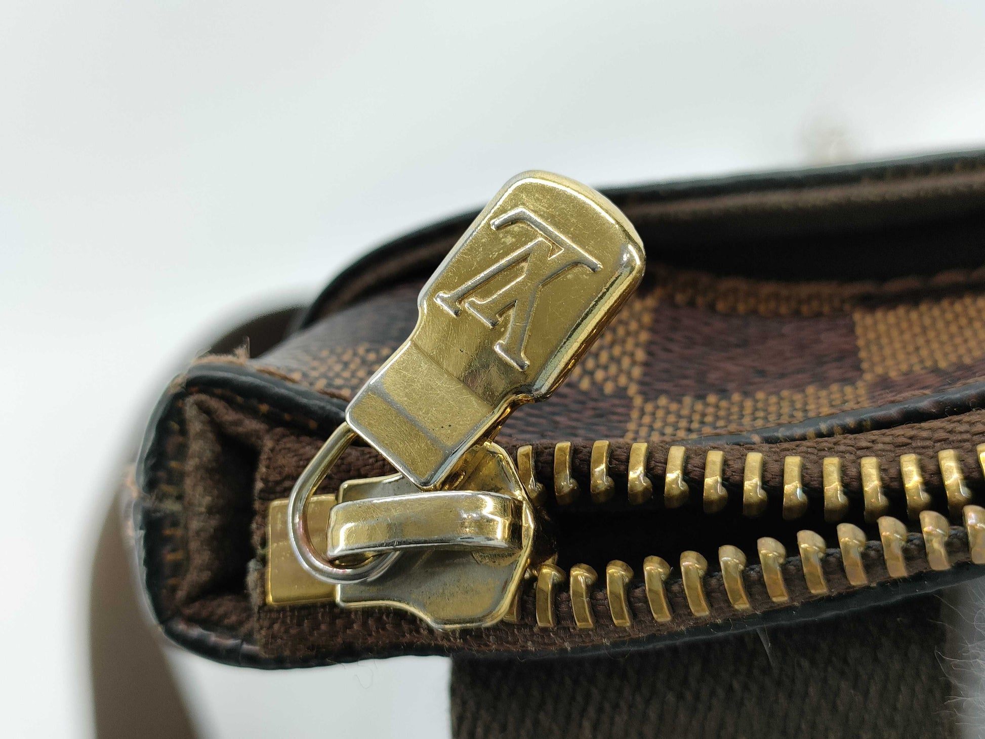 LOUIS VUITTON Damier Louis Vuitton Damier Pochette Platt Brooklyn Shoulder Bag