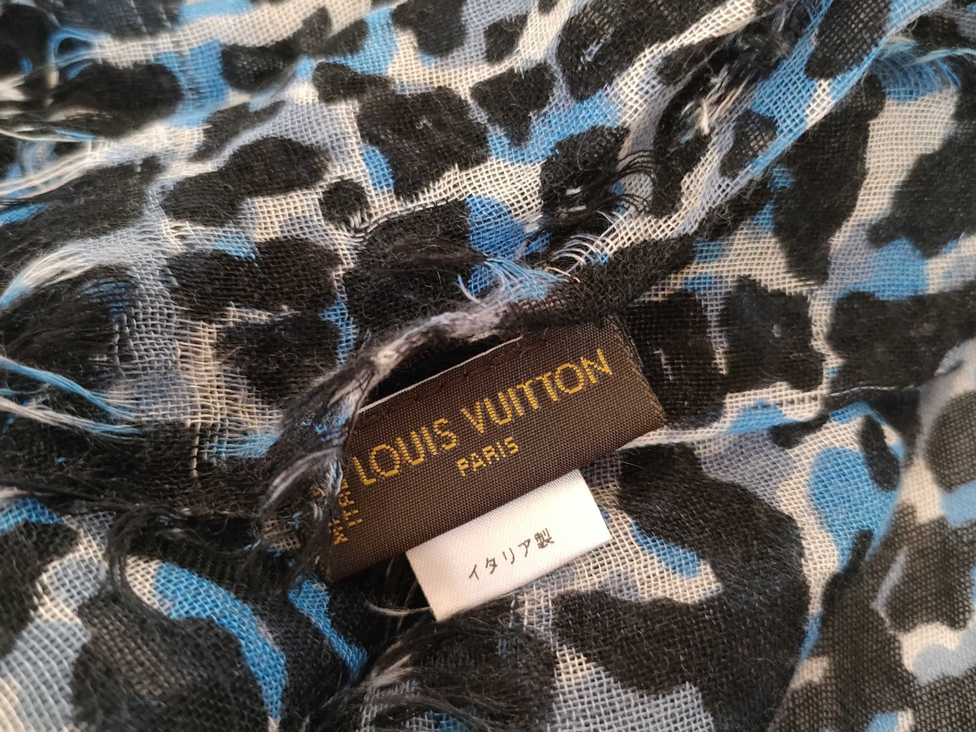 LOUIS VUITTON Etoile Leopard Print Cashmere and Silk Large Stole Other Apparel