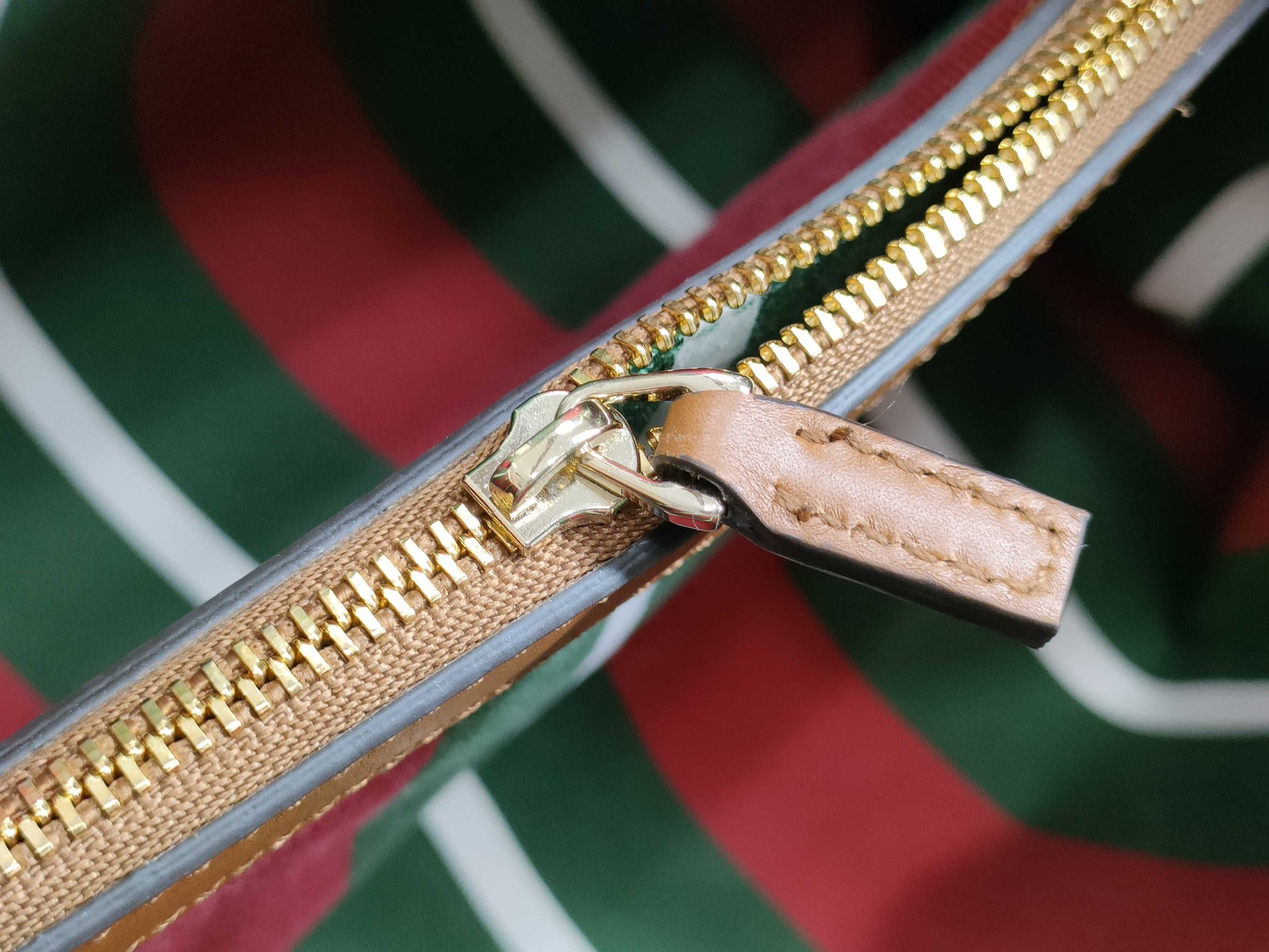GUCCI GG Supreme Large Tote Bag with GG Emblem, 815213