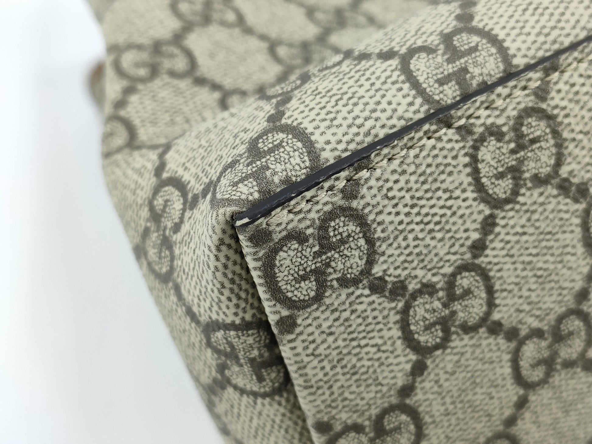 GUCCI GG Supreme Large Tote Bag with GG Emblem, 815213