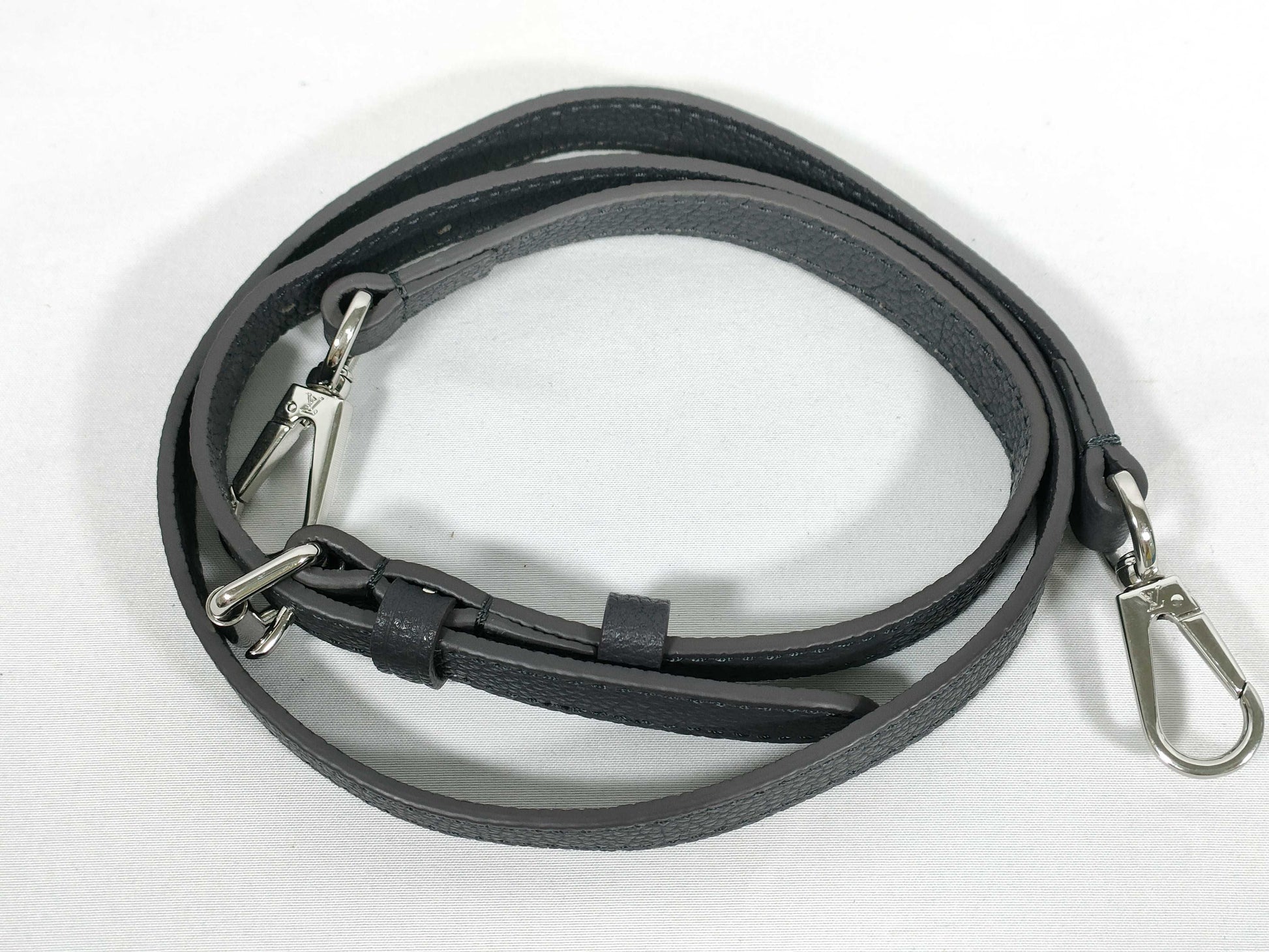 LOUIS VUITTON Lockme Ever Handbag