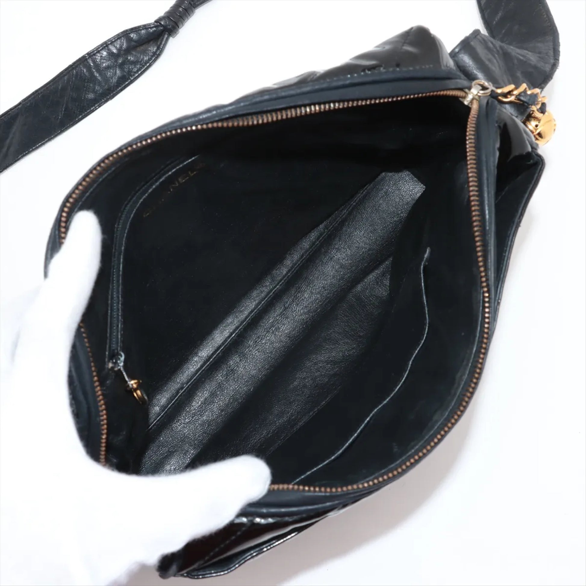 CHANEL bias stitch patent leather shoulder bag