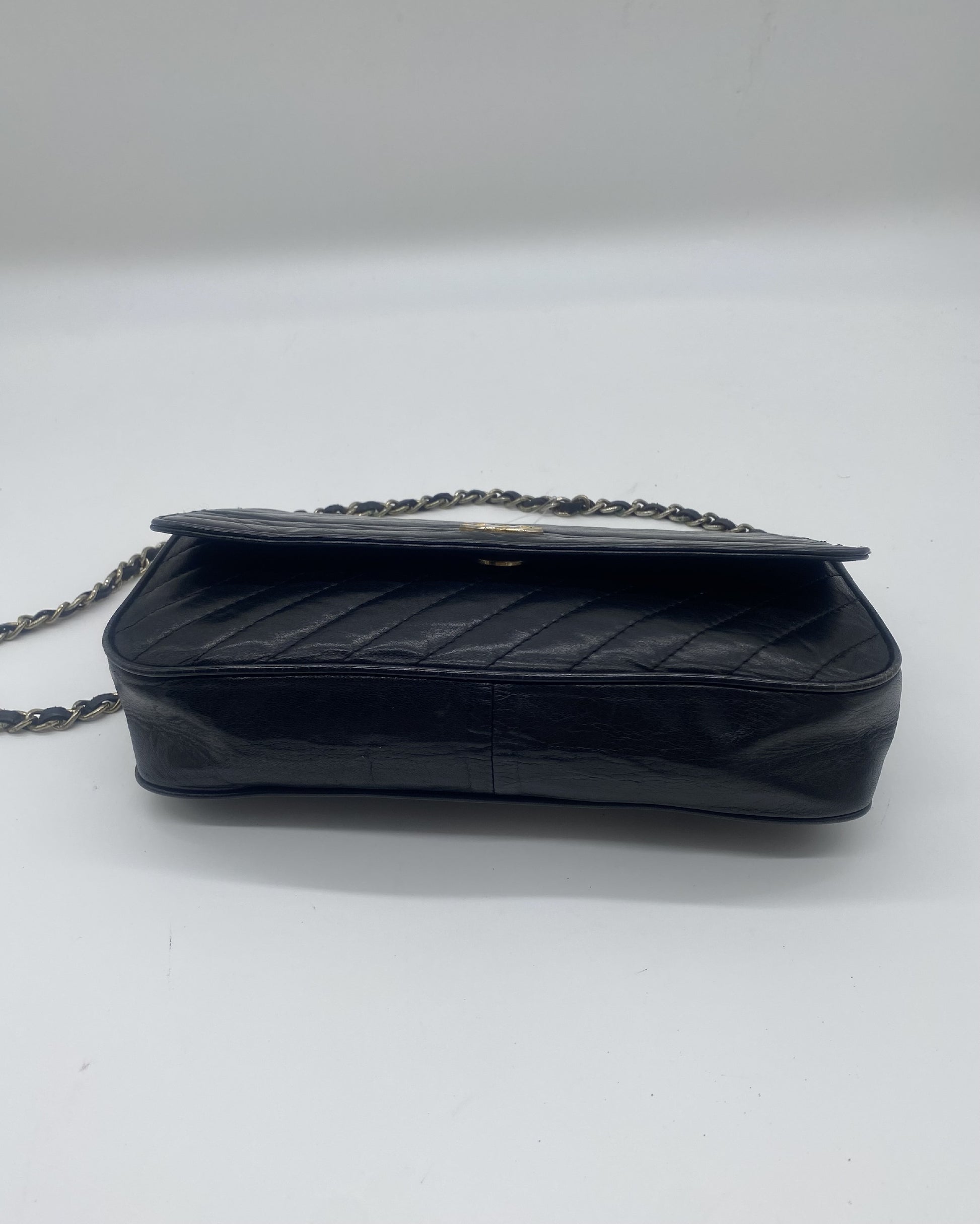 CHANEL Chain Shoulder Bag