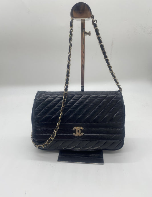 CHANEL Chain Shoulder Bag