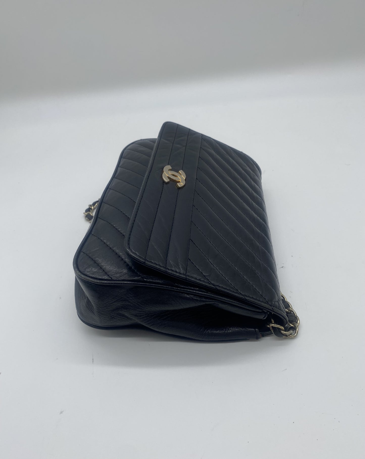 CHANEL Chain Shoulder Bag