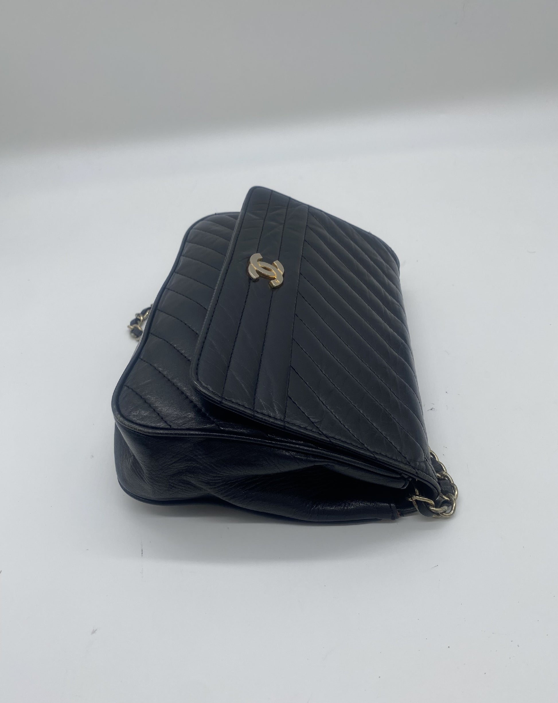 CHANEL Chain Shoulder Bag