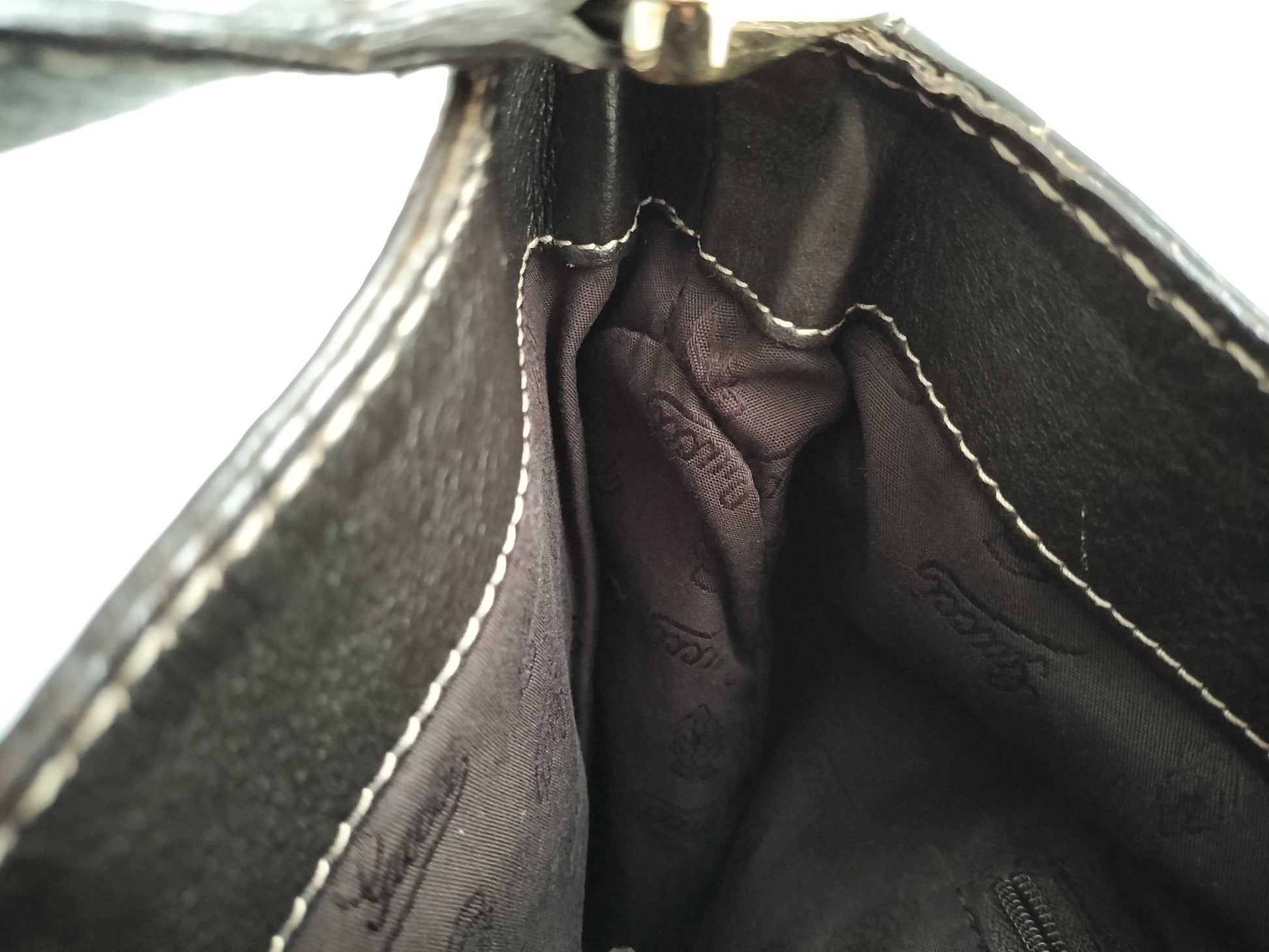 GUCCI Guccissima Leather Shoulder Bag with GG Pattern and Logo 233604