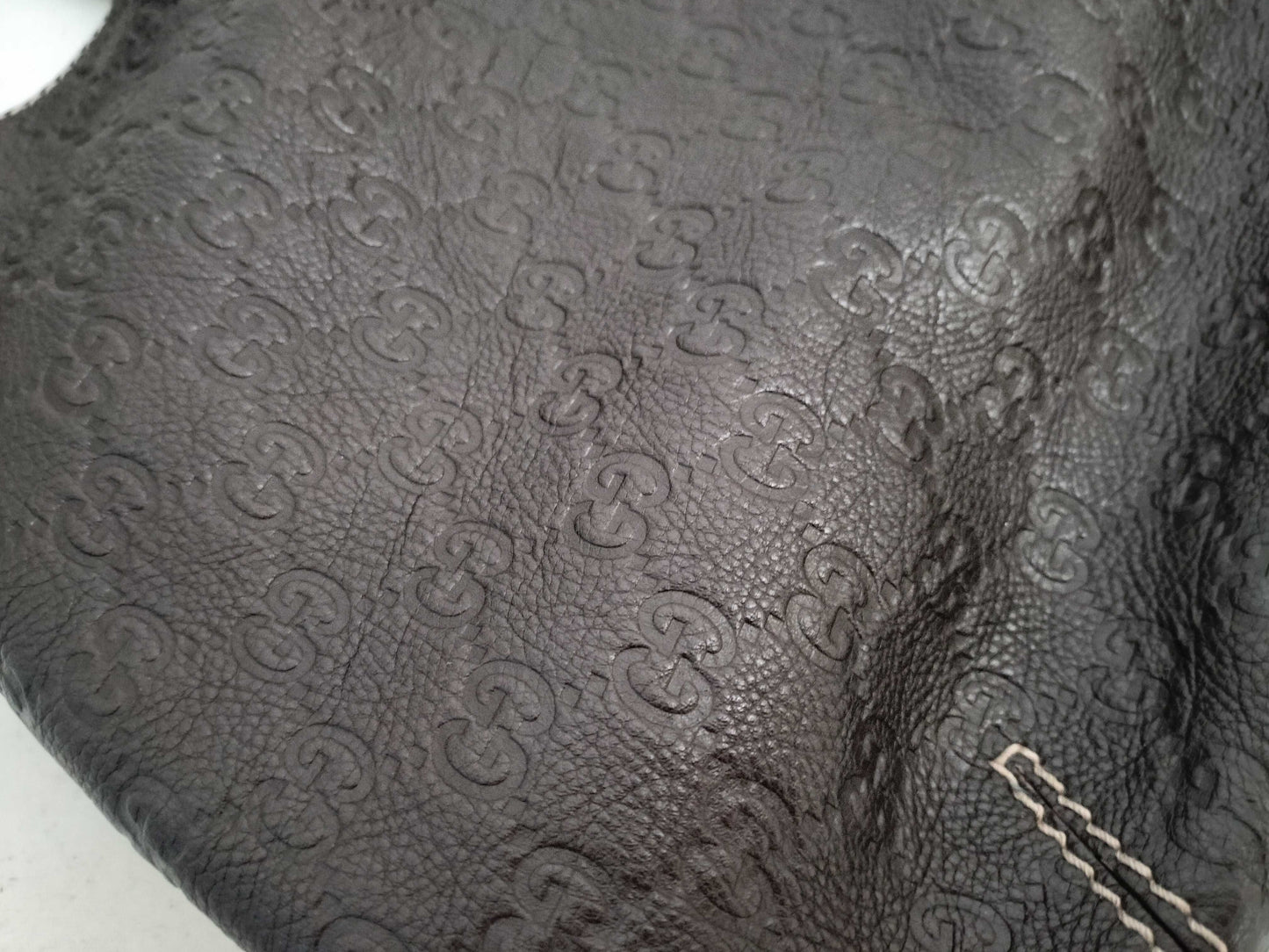 GUCCI Guccissima Leather Shoulder Bag with GG Pattern and Logo 233604