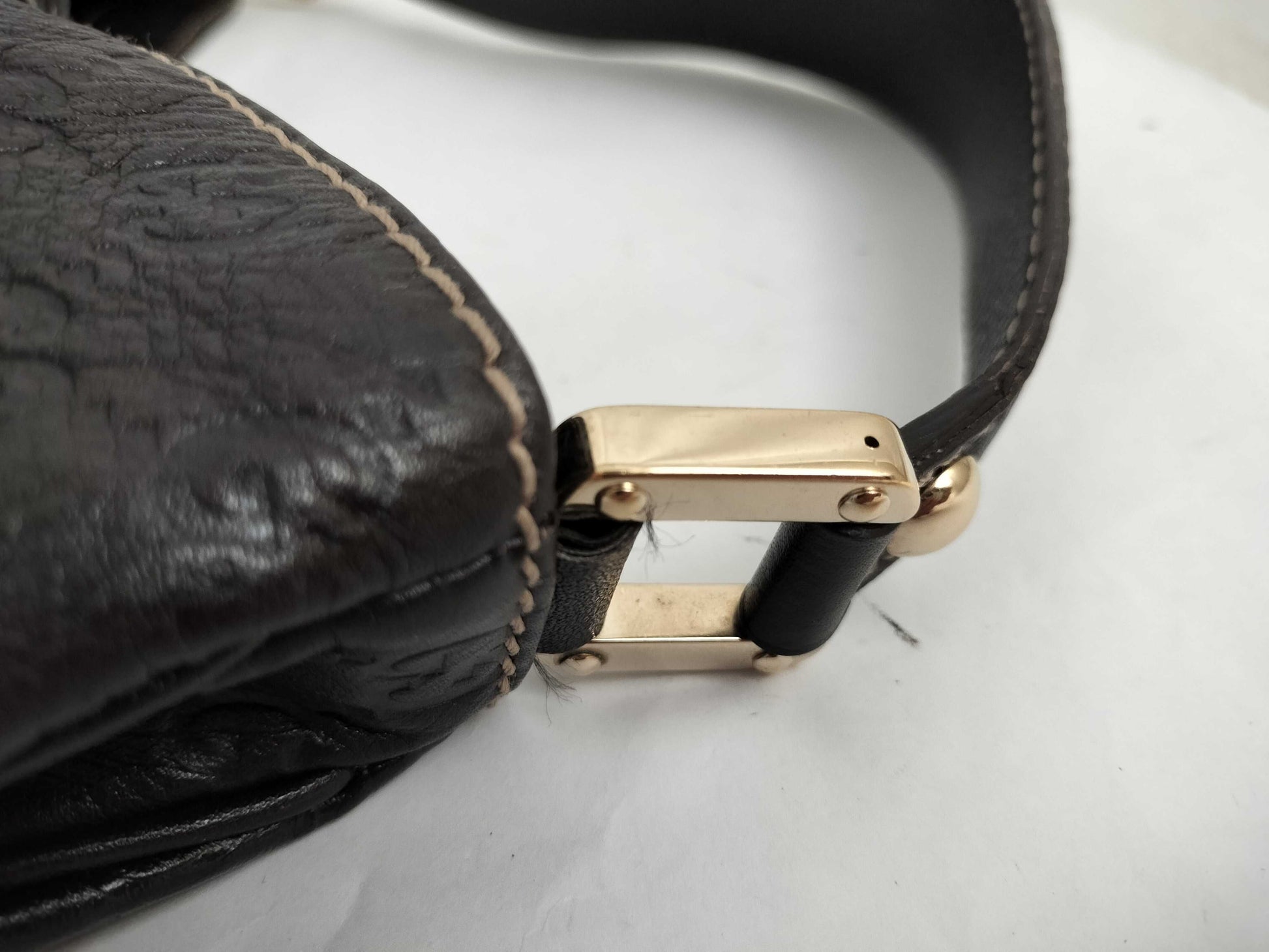 GUCCI Guccissima Leather Shoulder Bag with GG Pattern and Logo 233604