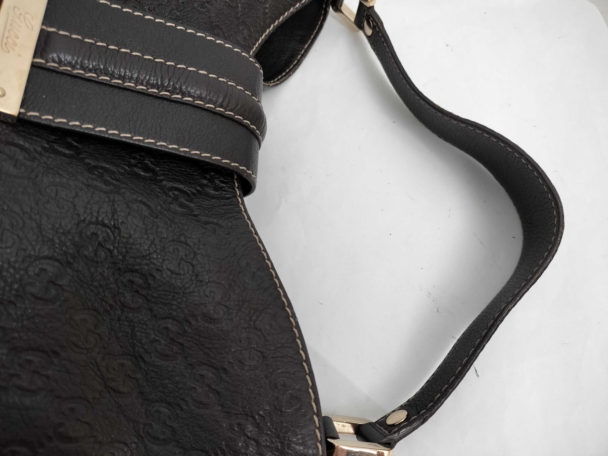 GUCCI Guccissima Leather Shoulder Bag with GG Pattern and Logo 233604