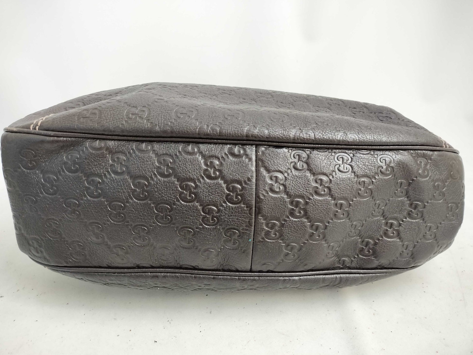 GUCCI Guccissima Leather Shoulder Bag with GG Pattern and Logo 233604
