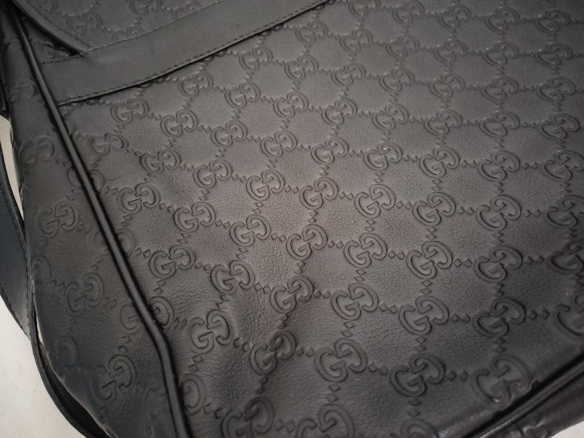 GUCCI Guccissima Leather Shoulder Bag with GG Pattern and Logo, 223665