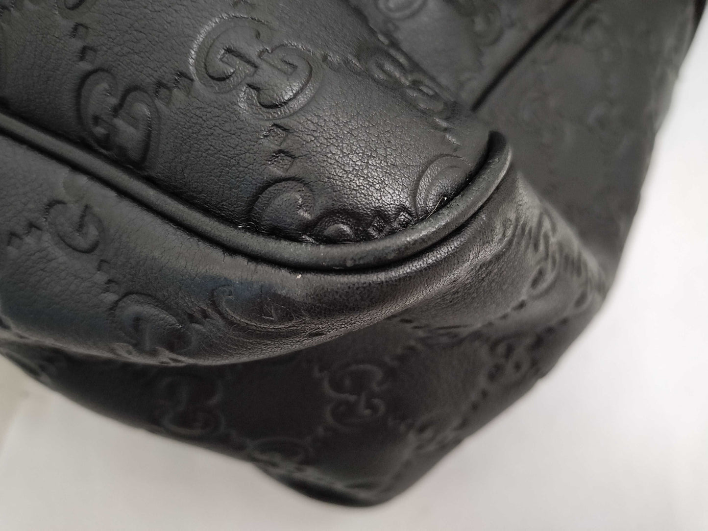 GUCCI Guccissima Leather Shoulder Bag with GG Pattern and Logo, 223665