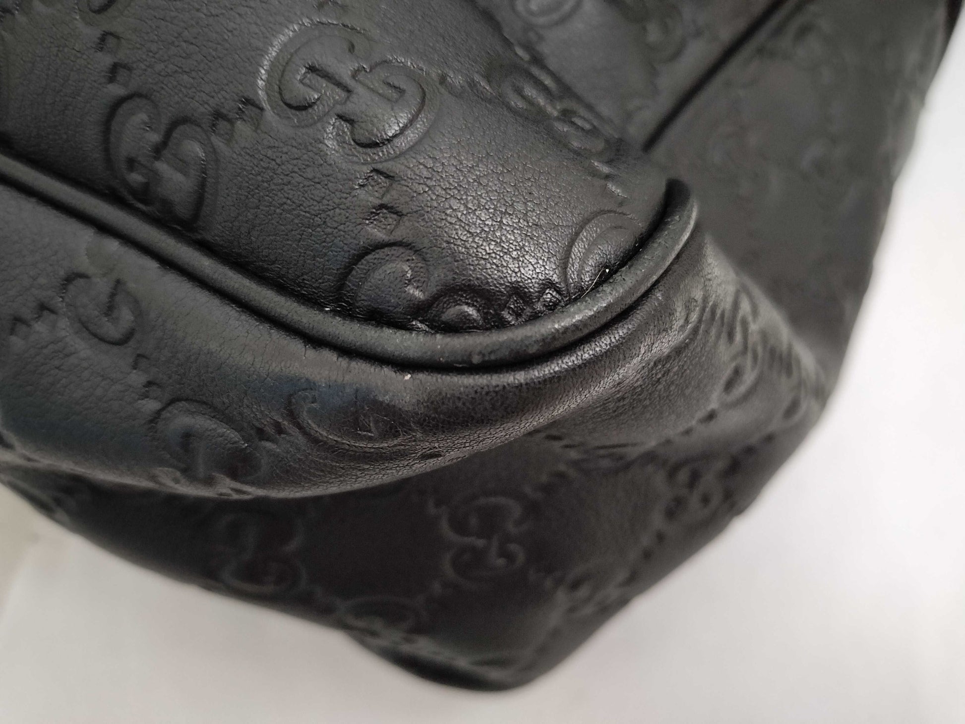 GUCCI Guccissima Leather Shoulder Bag with GG Pattern and Logo, 223665