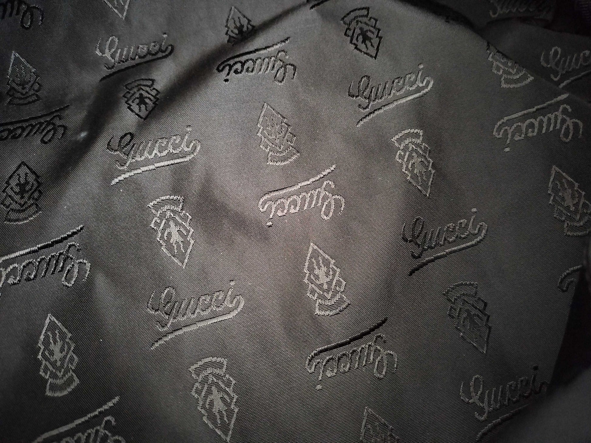 GUCCI Guccissima 2-way Boston bag with GG pattern and 206500 leather.
