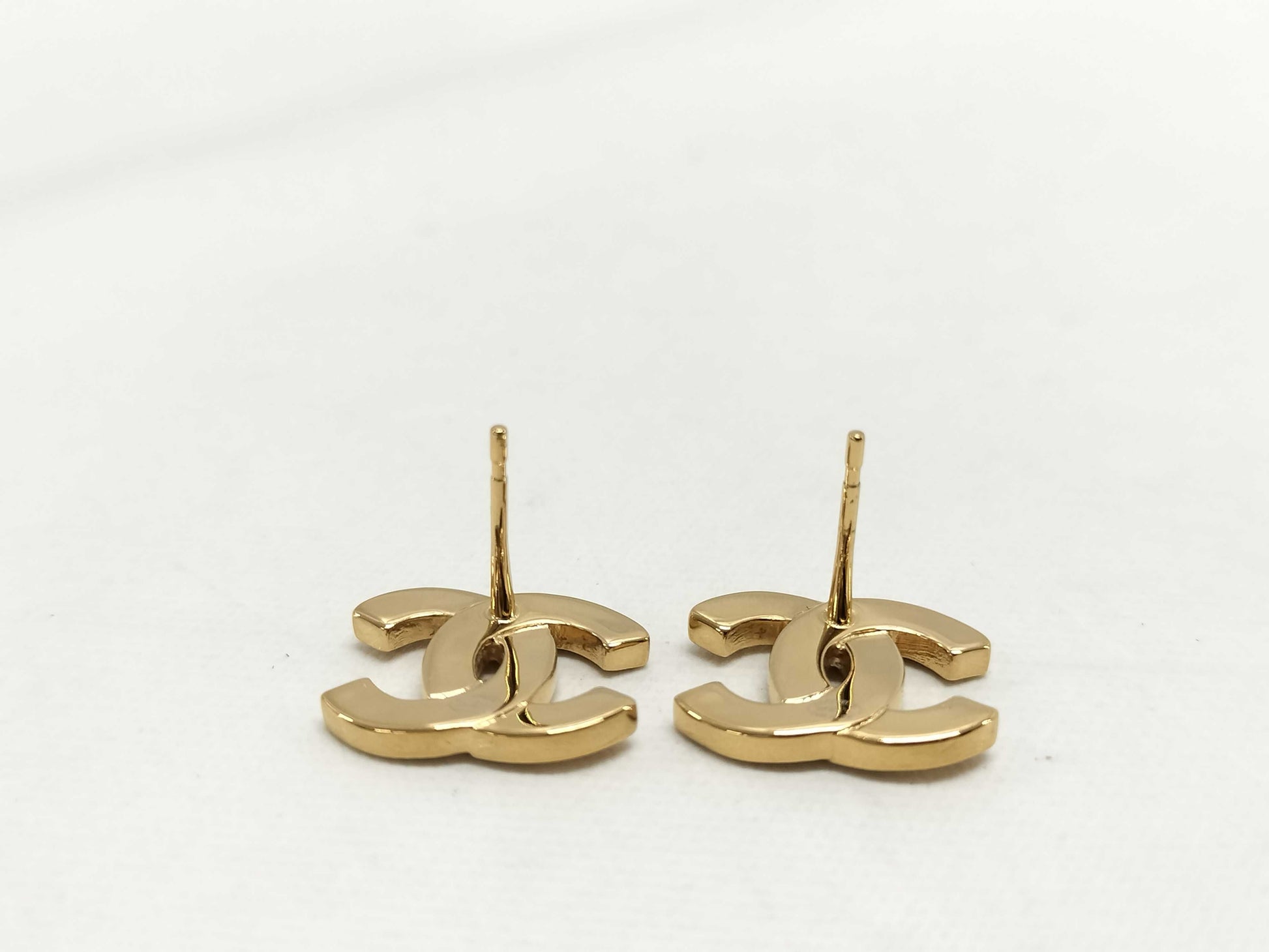 CHANEL CHANEL Coco Mark Logo Gold Earrings B24V