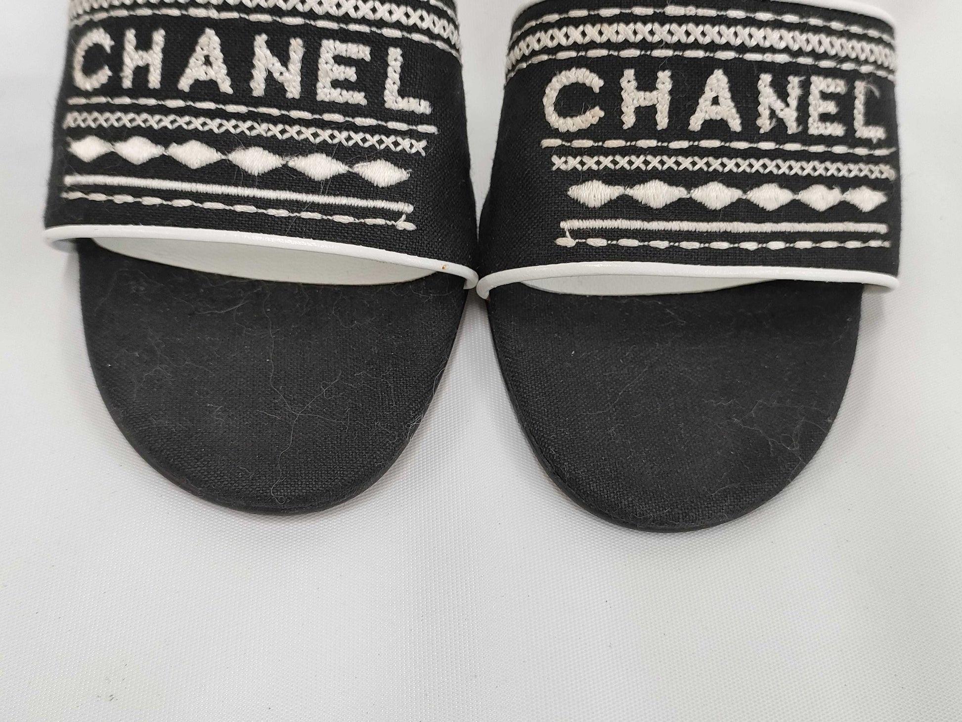 CHANEL Two-tone Logo Sandals, Size 35, Mules