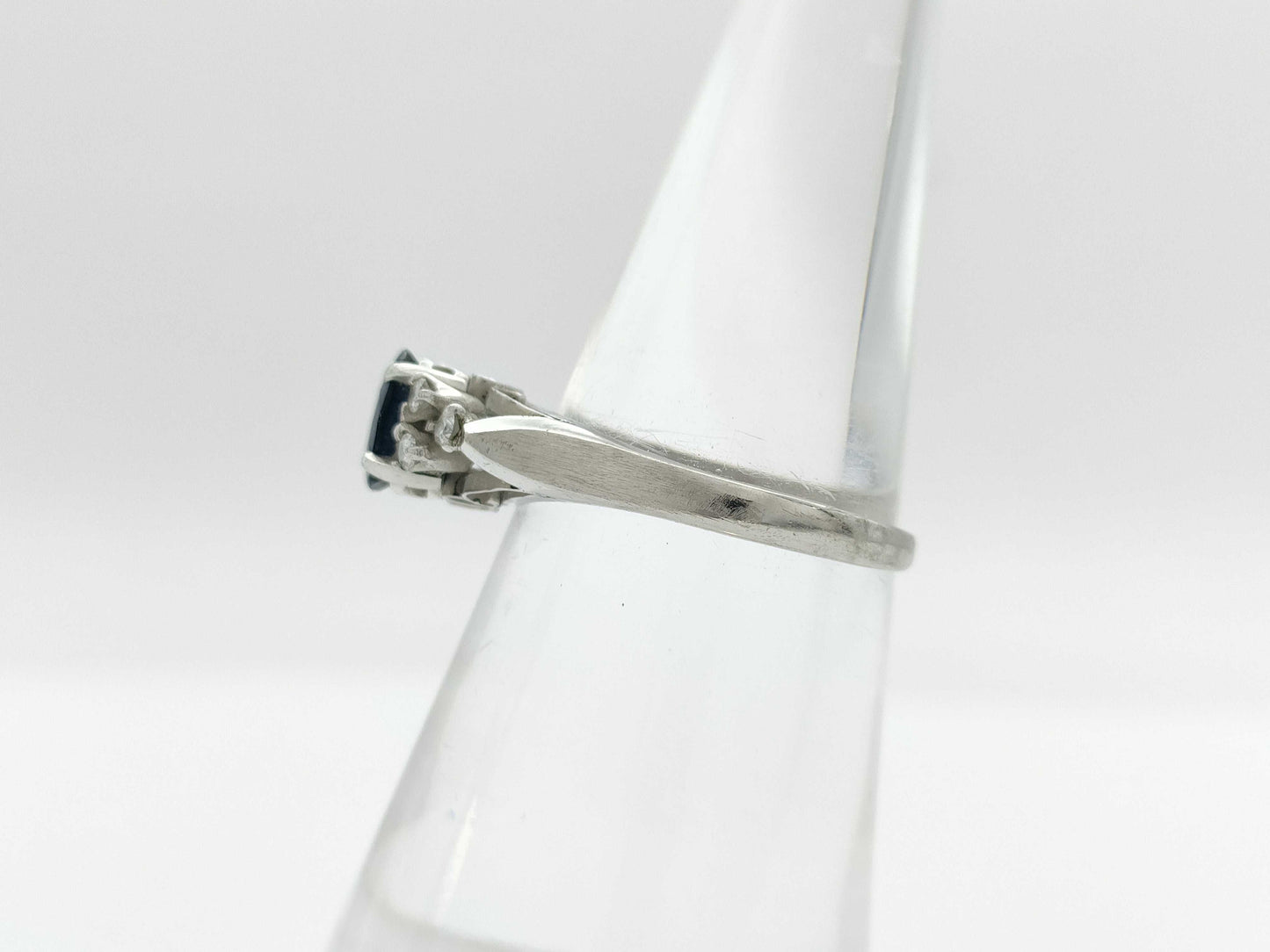Sapphire and Diamond Pt900 4.1g Ring 