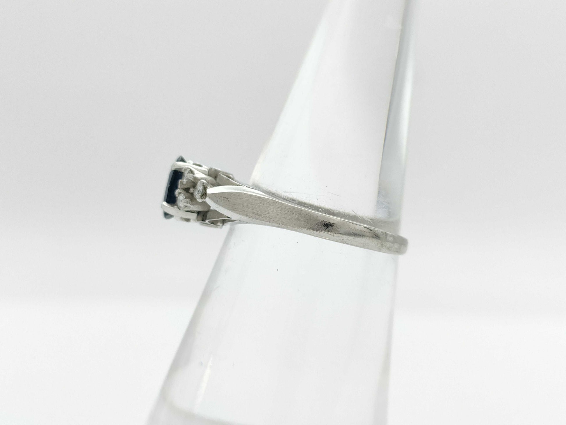 Sapphire and Diamond Pt900 4.1g Ring 