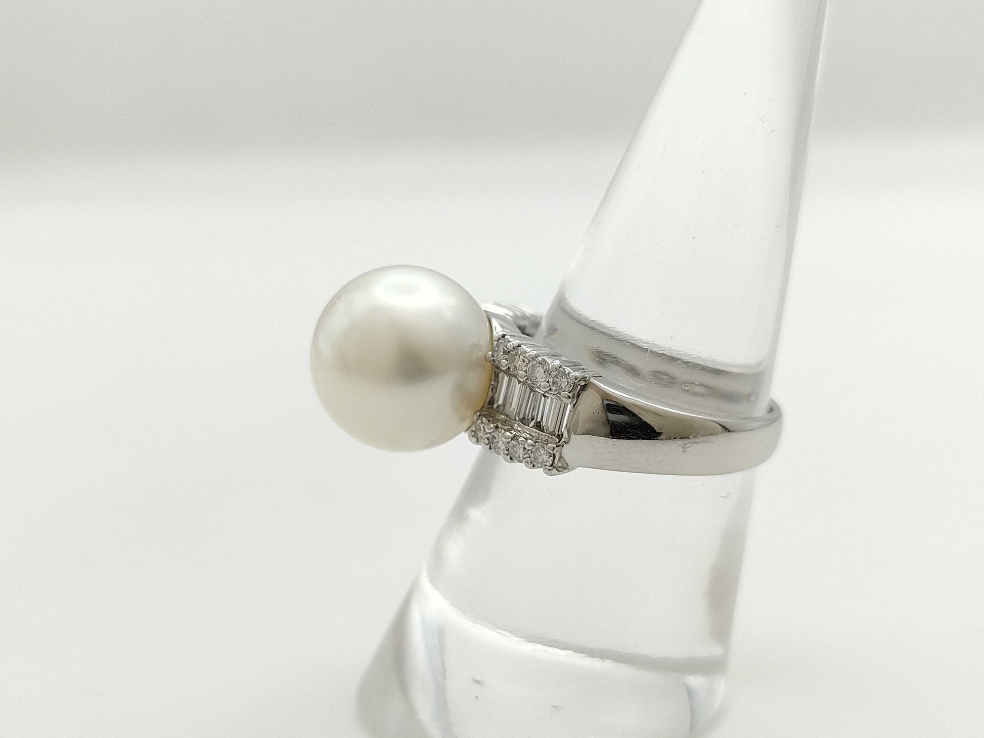 Pearl, Diameter: Approx. 11.8mm, DD.62ct, Pt900, 8.5g, Ring 