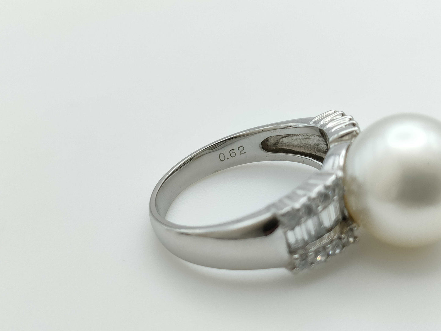 Pearl, Diameter: Approx. 11.8mm, DD.62ct, Pt900, 8.5g, Ring 
